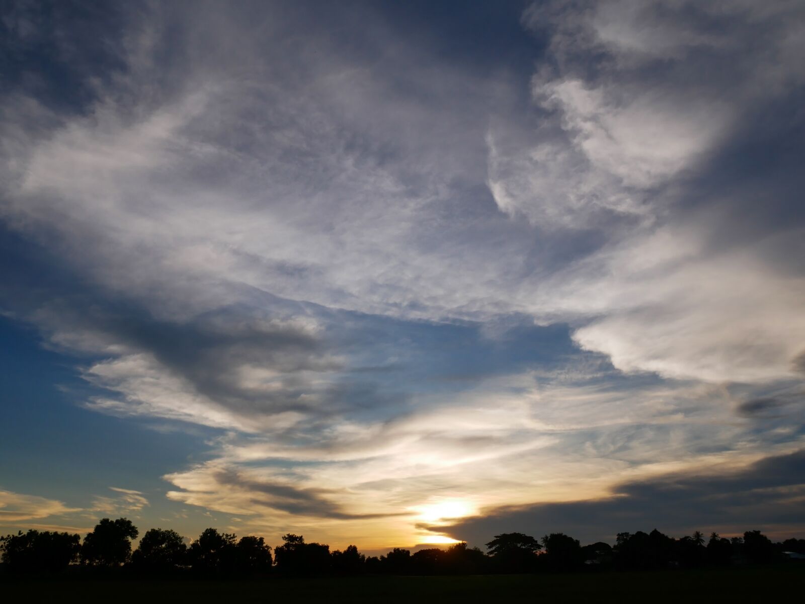 Panasonic Lumix DMC-GX85 (Lumix DMC-GX80 / Lumix DMC-GX7 Mark II) sample photo. Sky, sunny, sunset photography