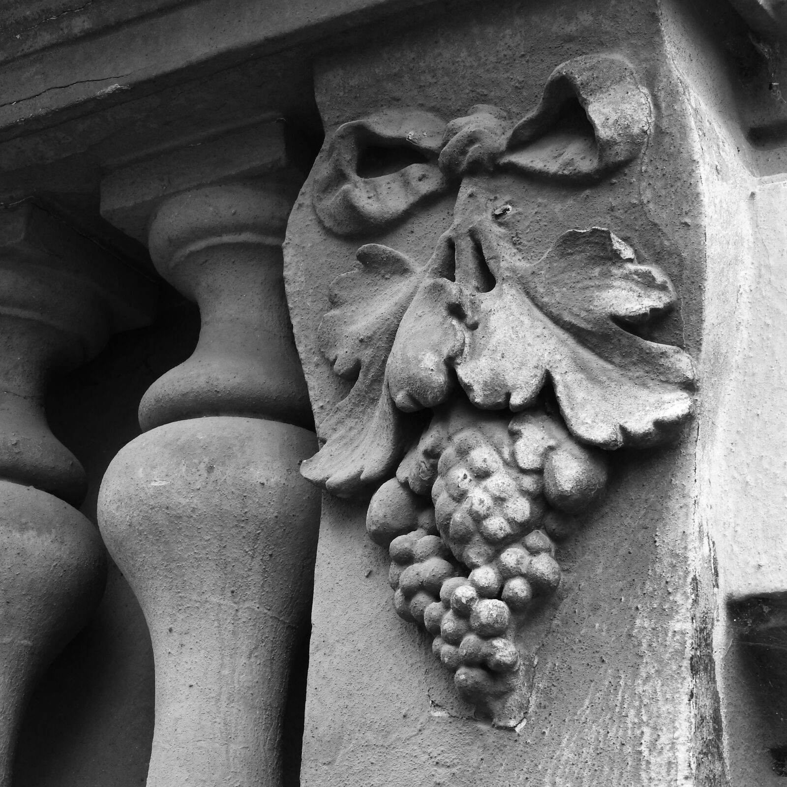 Nikon Coolpix P610 sample photo. Facade, cluster, relief photography
