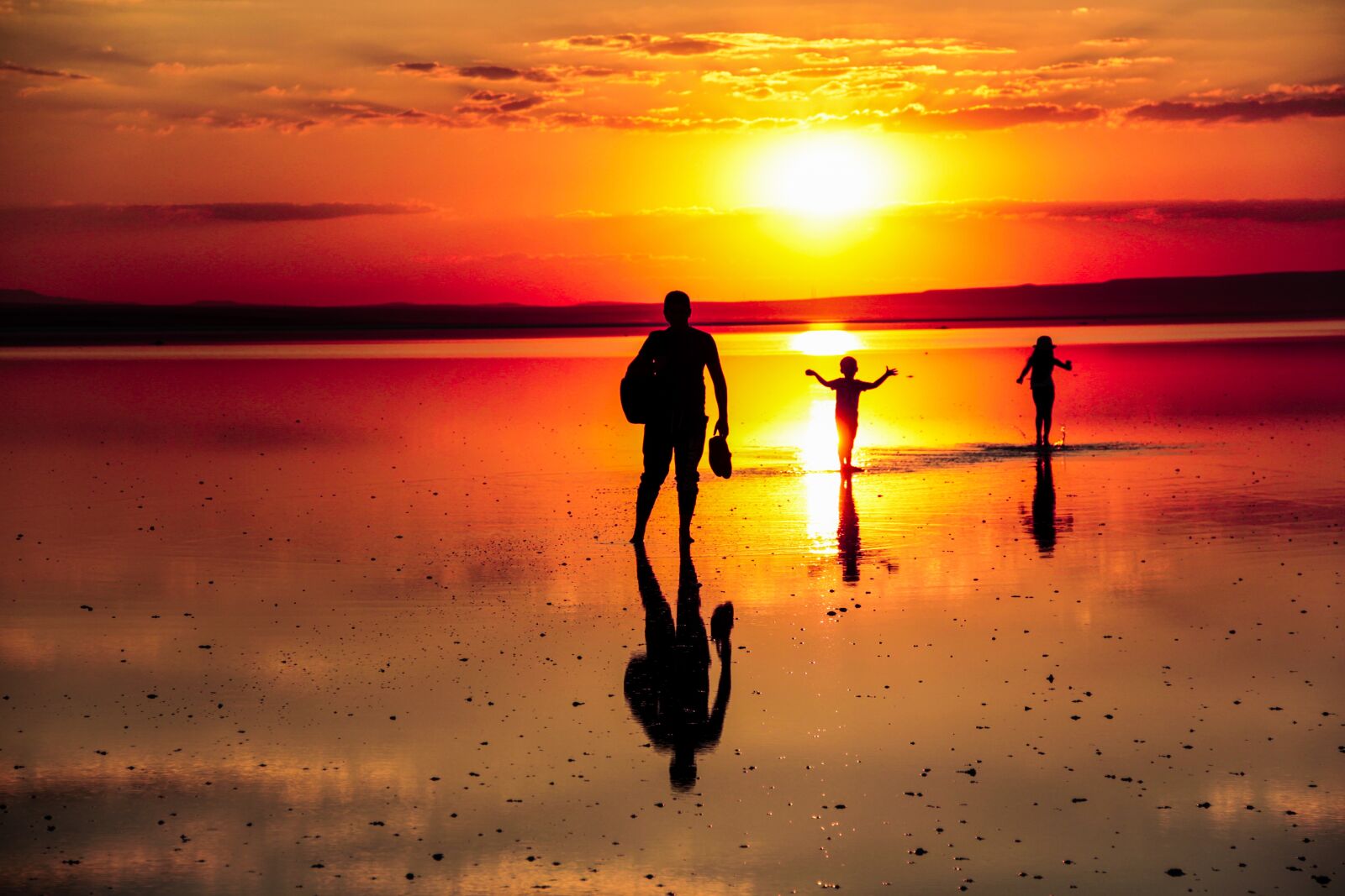 Canon EOS 60D sample photo. Sunset, solar, water photography