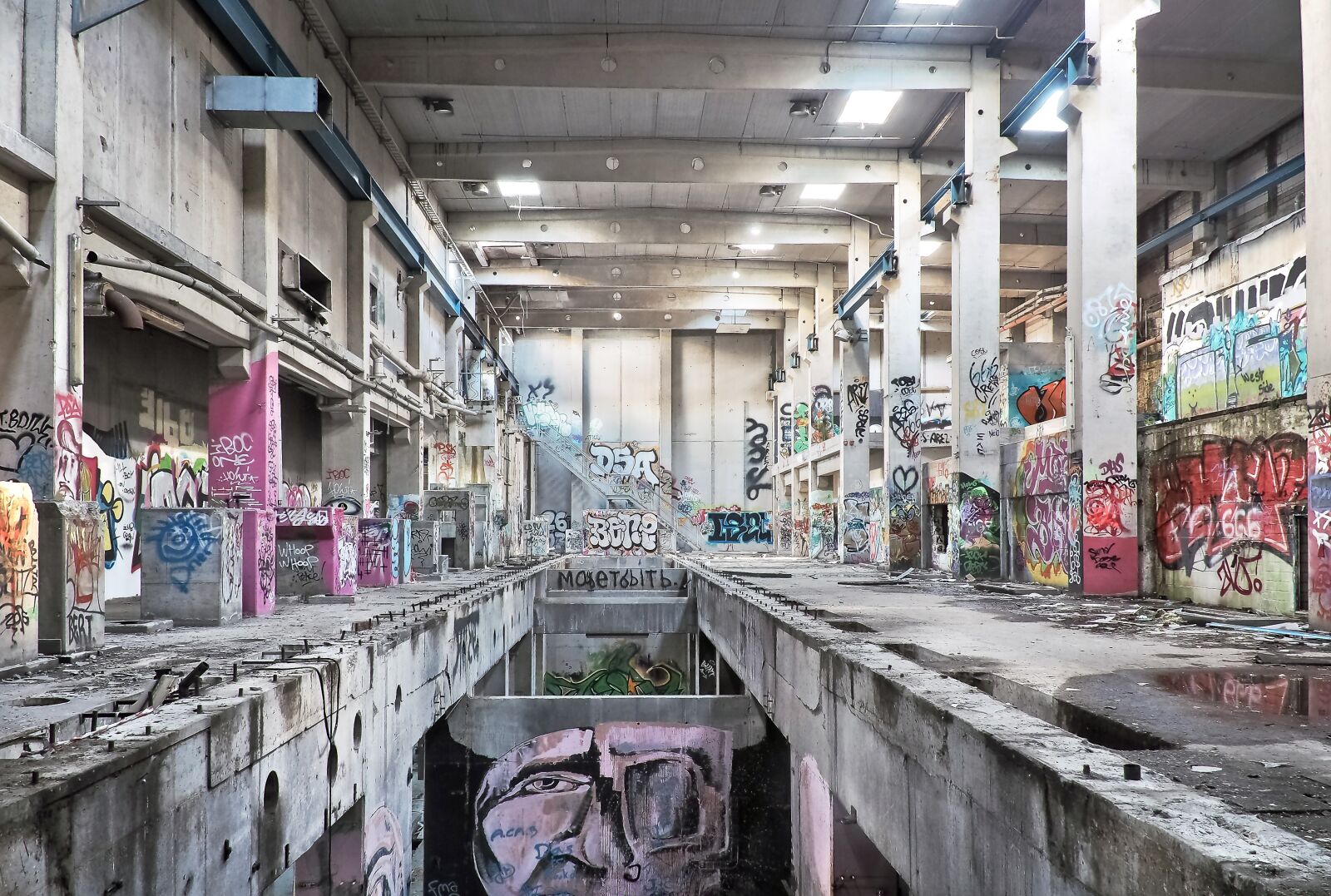 Olympus OM-D E-M10 sample photo. Lost places, rooms, abandoned photography