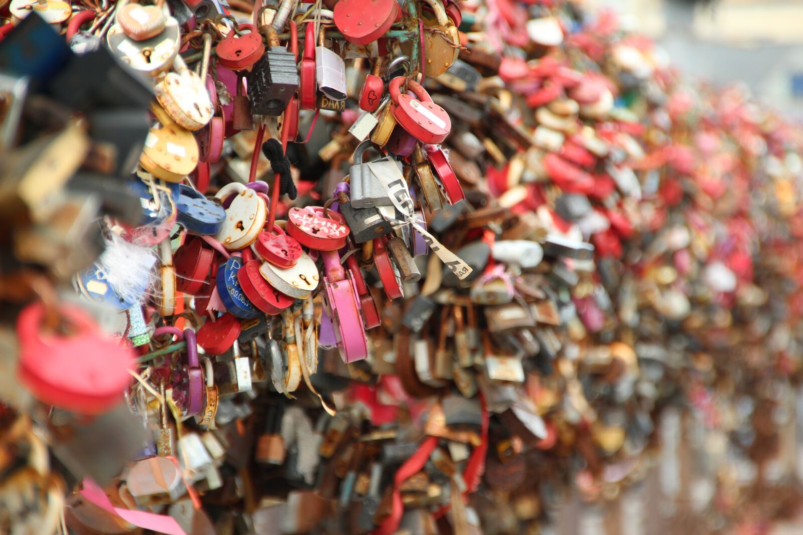 Canon EOS 600D (Rebel EOS T3i / EOS Kiss X5) sample photo. Love locks, castle, padlock photography