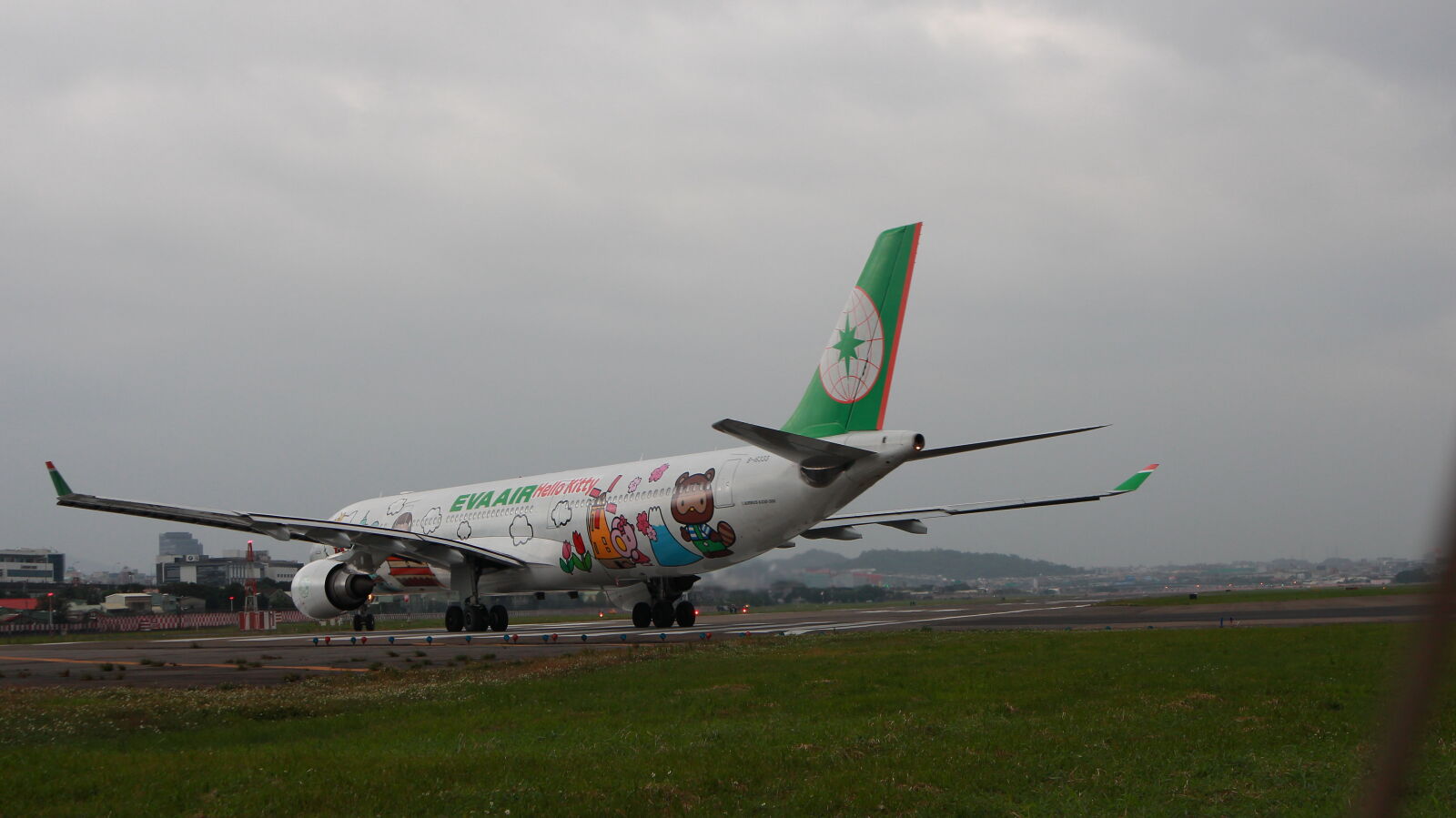 Canon EOS M sample photo. Airplane, wing, against, sky photography