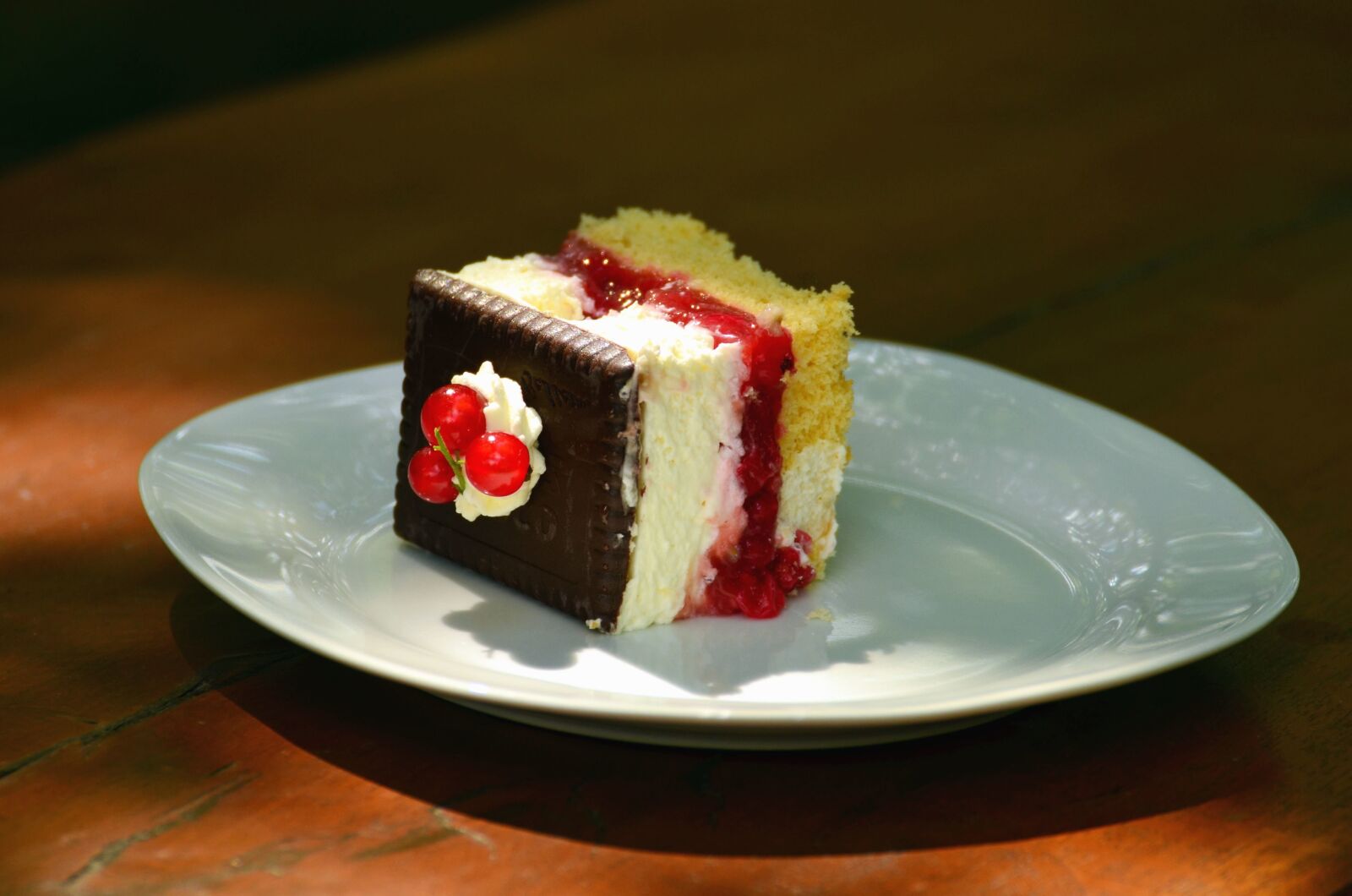 Nikon D5100 sample photo. Cake, dessert, raspberry, chocolate photography