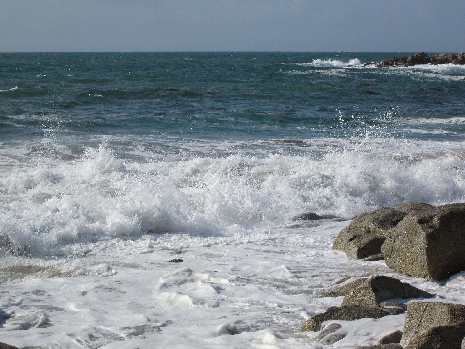 Canon PowerShot A2500 sample photo. Sea, ocean, side photography