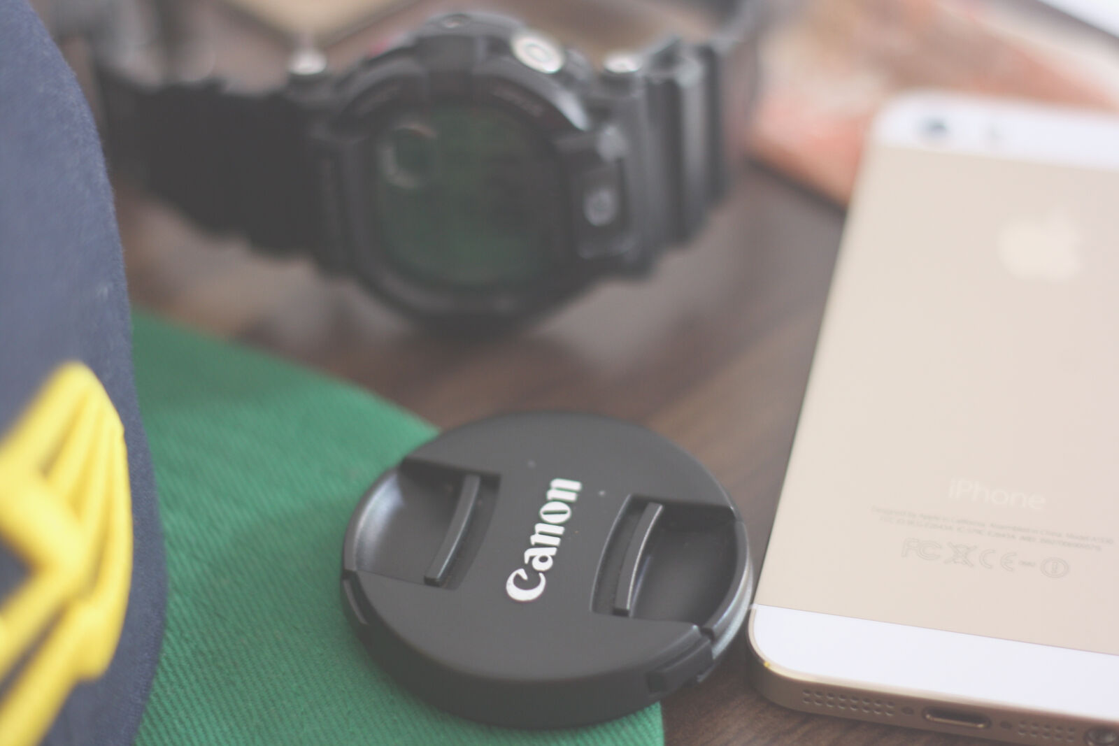 Canon EOS 1000D (EOS Digital Rebel XS / EOS Kiss F) sample photo. Canon, lens, cover, beside photography