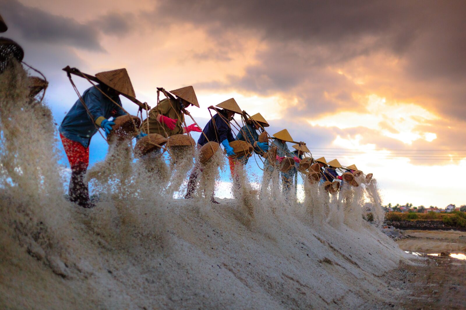 Canon EF 50mm F1.4 USM sample photo. Salt, the smoke, vietnam photography