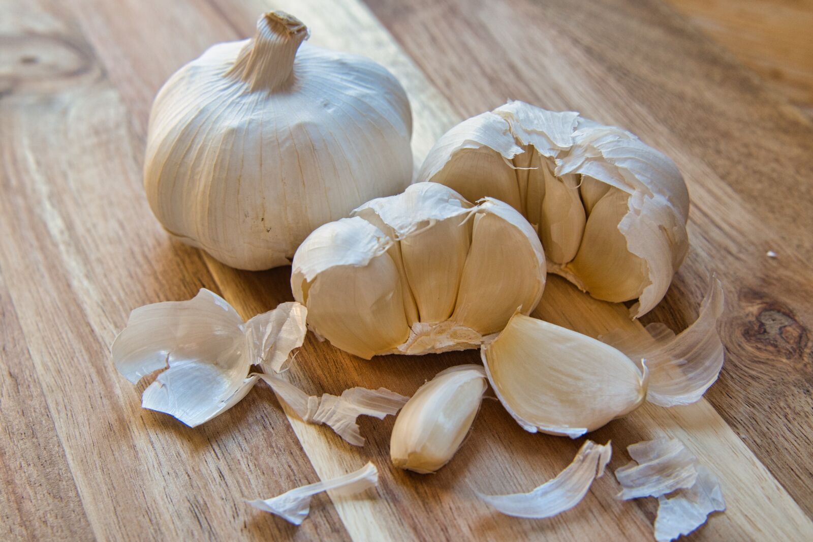 Sony a6400 sample photo. Garlic, spice, cloves of photography