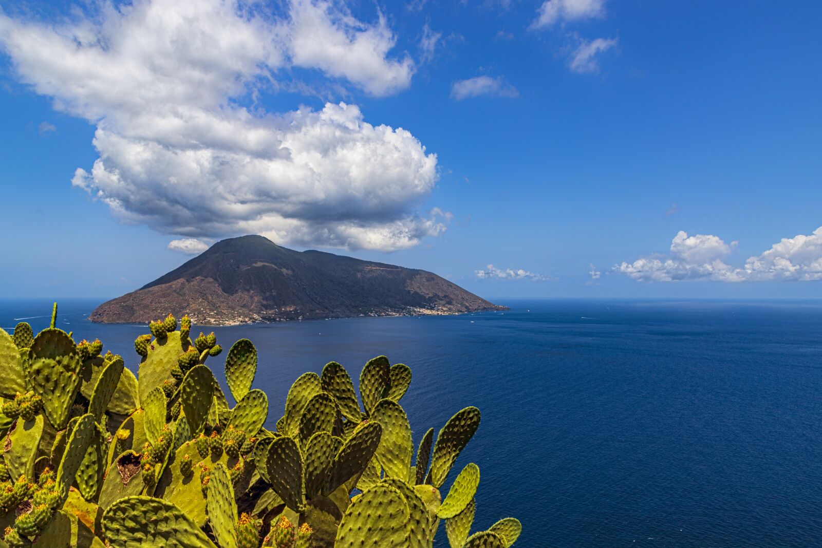 Canon EF 24-105mm F4L IS II USM sample photo. Sicily, aeolian islands, sea photography