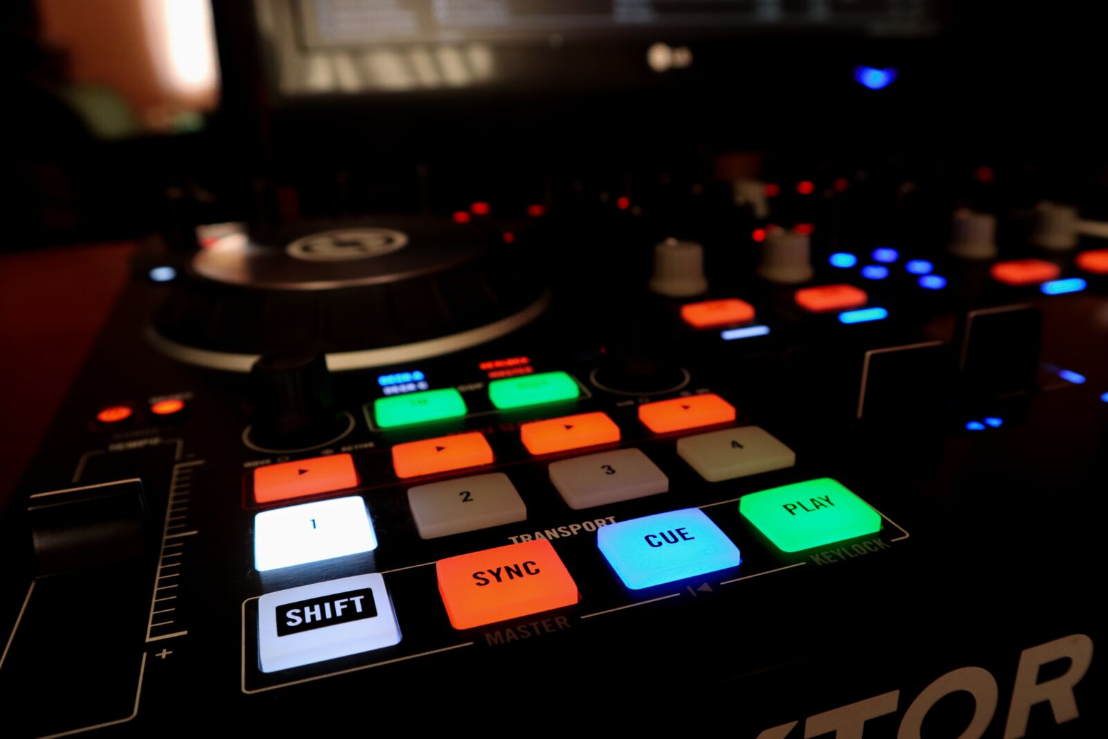 Canon EF-M 15-45mm F3.5-6.3 IS STM sample photo. Music, dj, disco photography