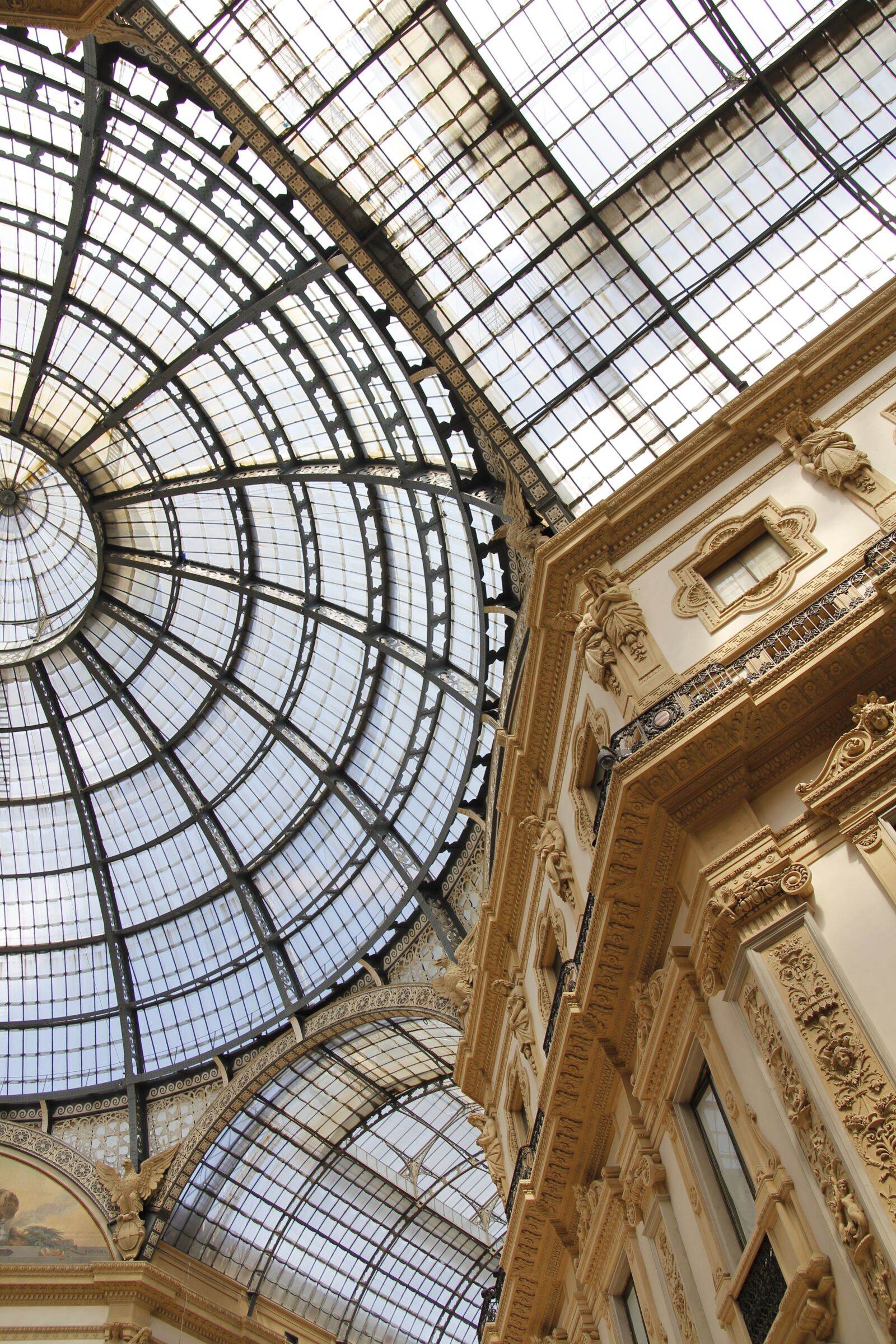 Canon EOS 550D (EOS Rebel T2i / EOS Kiss X4) sample photo. Milan, architecture, mall photography