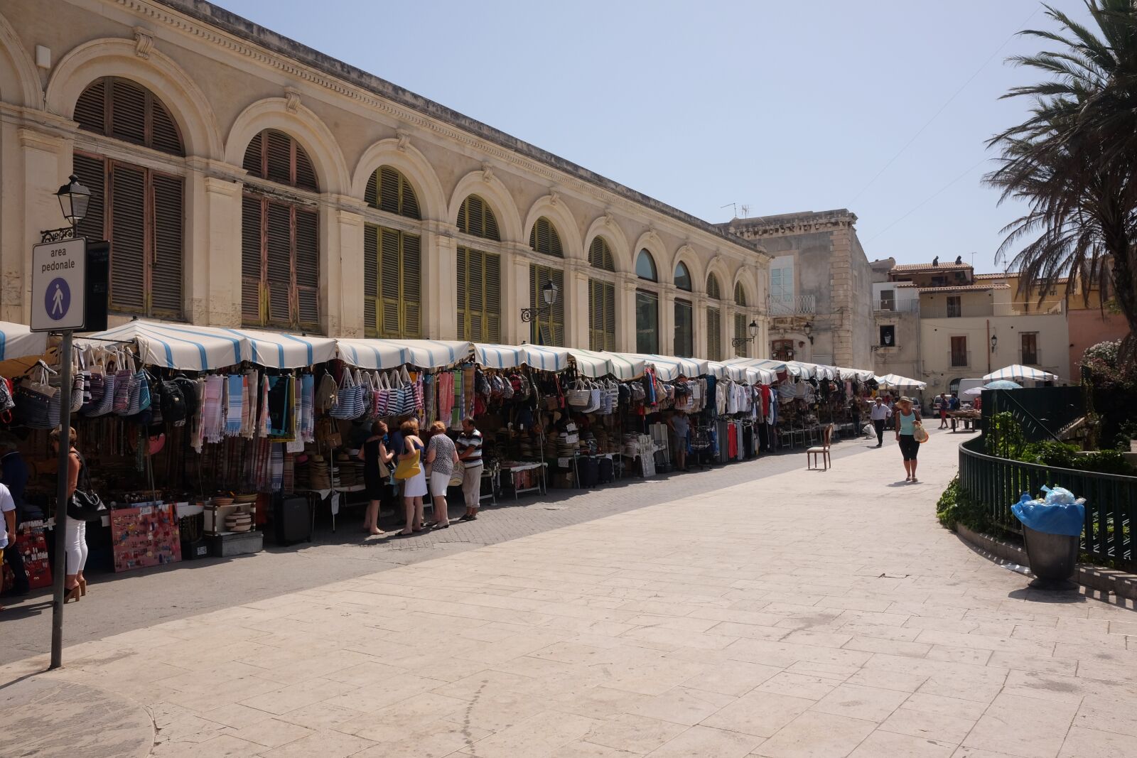 Fujifilm X70 sample photo. Italy, travel, market photography