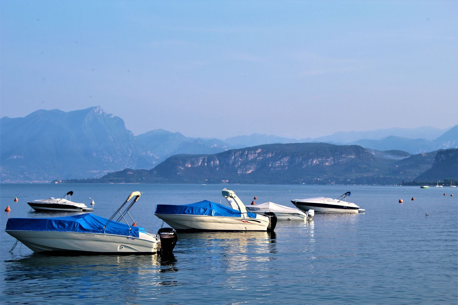 Canon EOS 1300D (EOS Rebel T6 / EOS Kiss X80) sample photo. Lake garda, italy, boats photography