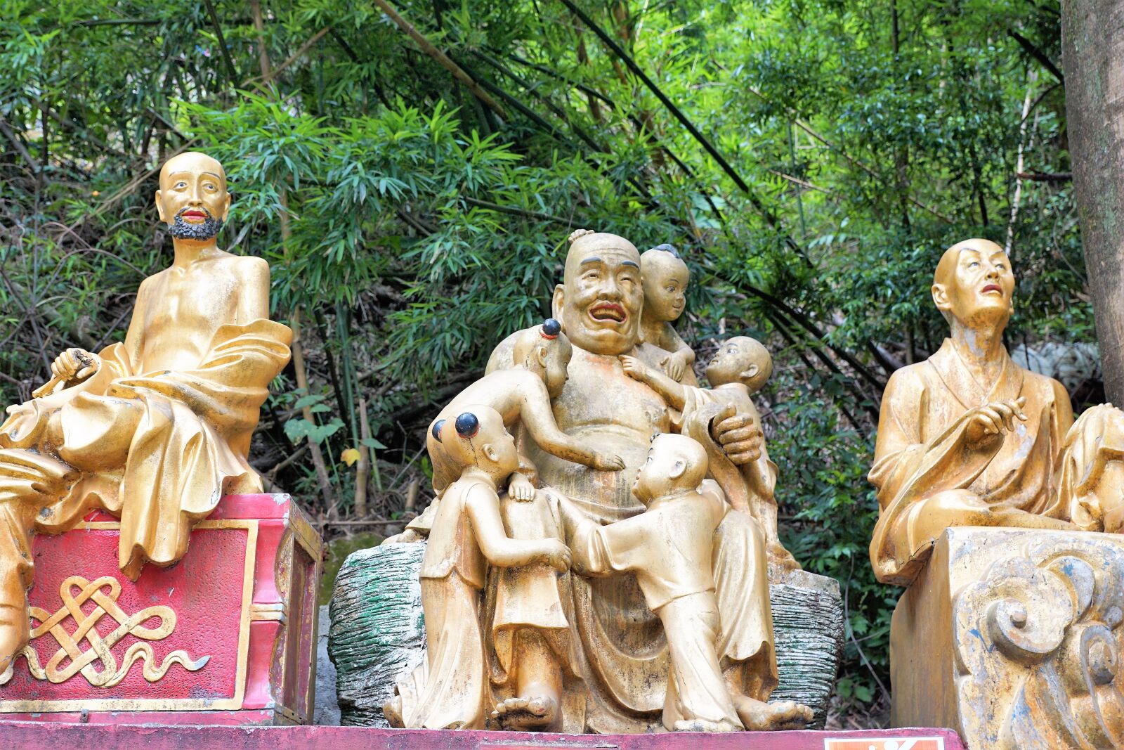 Sony ILCA-77M2 + Sony DT 16-50mm F2.8 SSM sample photo. Sculpture, gold, buddha photography