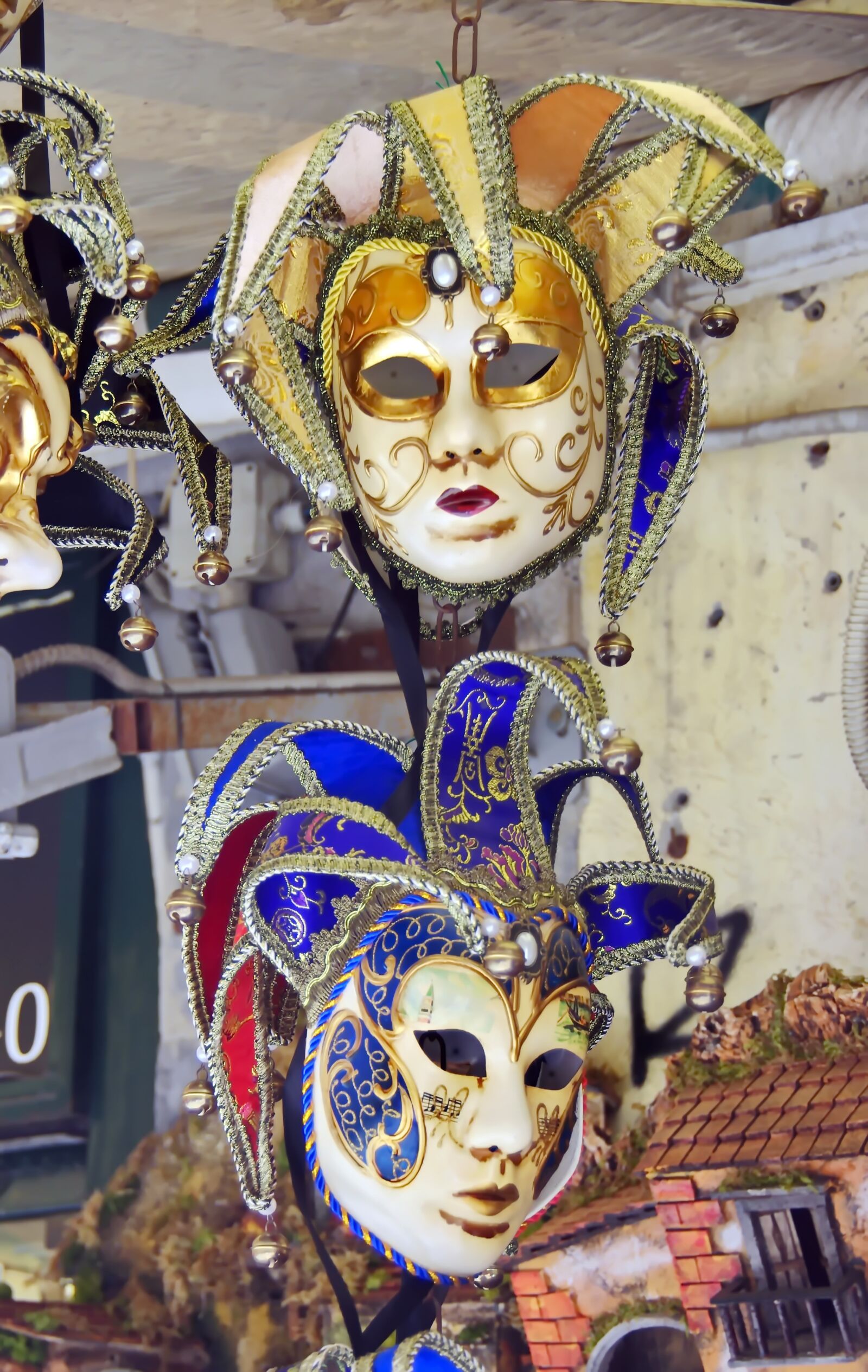Pentax K-5 sample photo. Venice, masks, shop photography