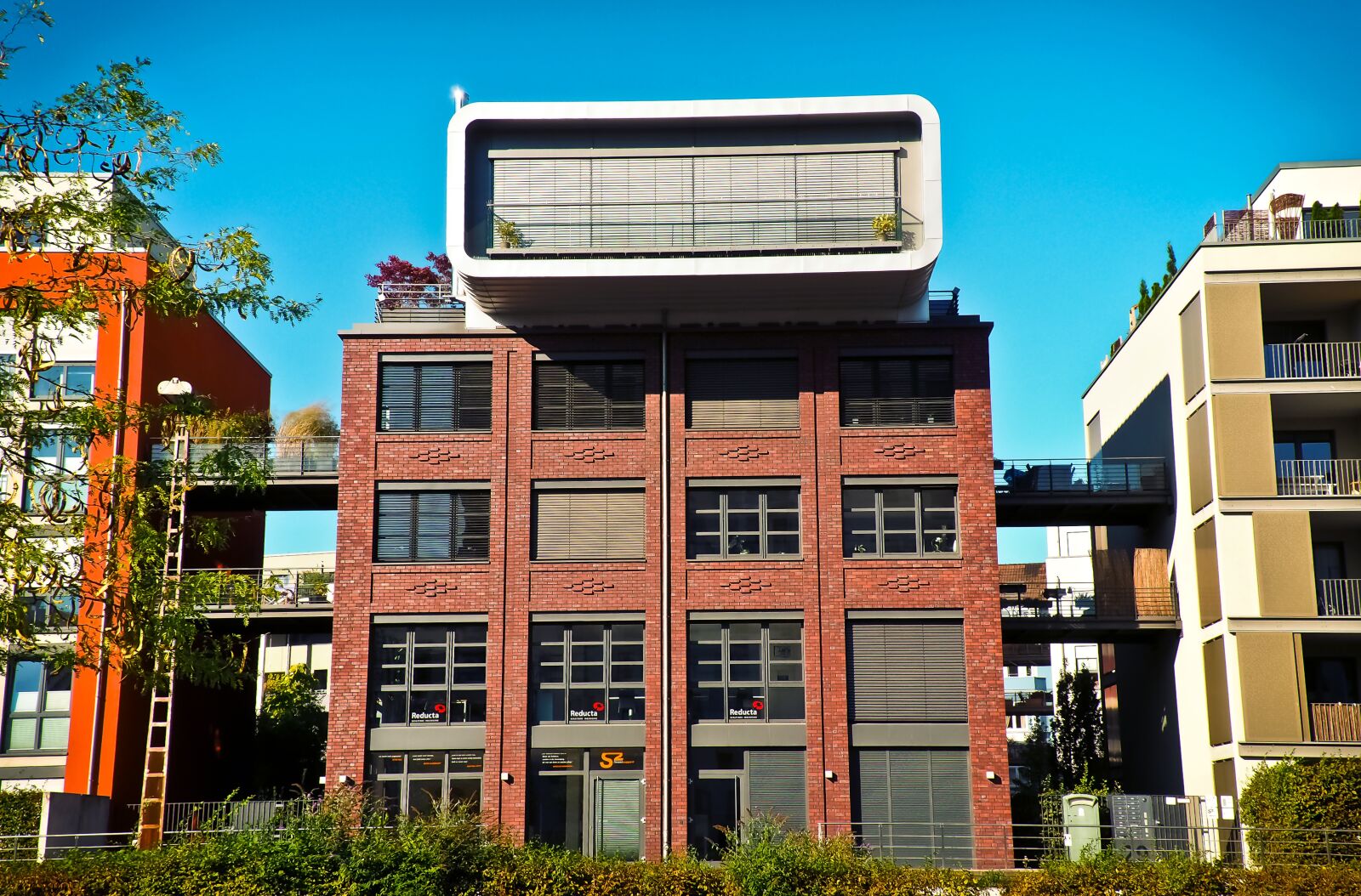 Olympus OM-D E-M10 sample photo. Architecture, modern, building photography