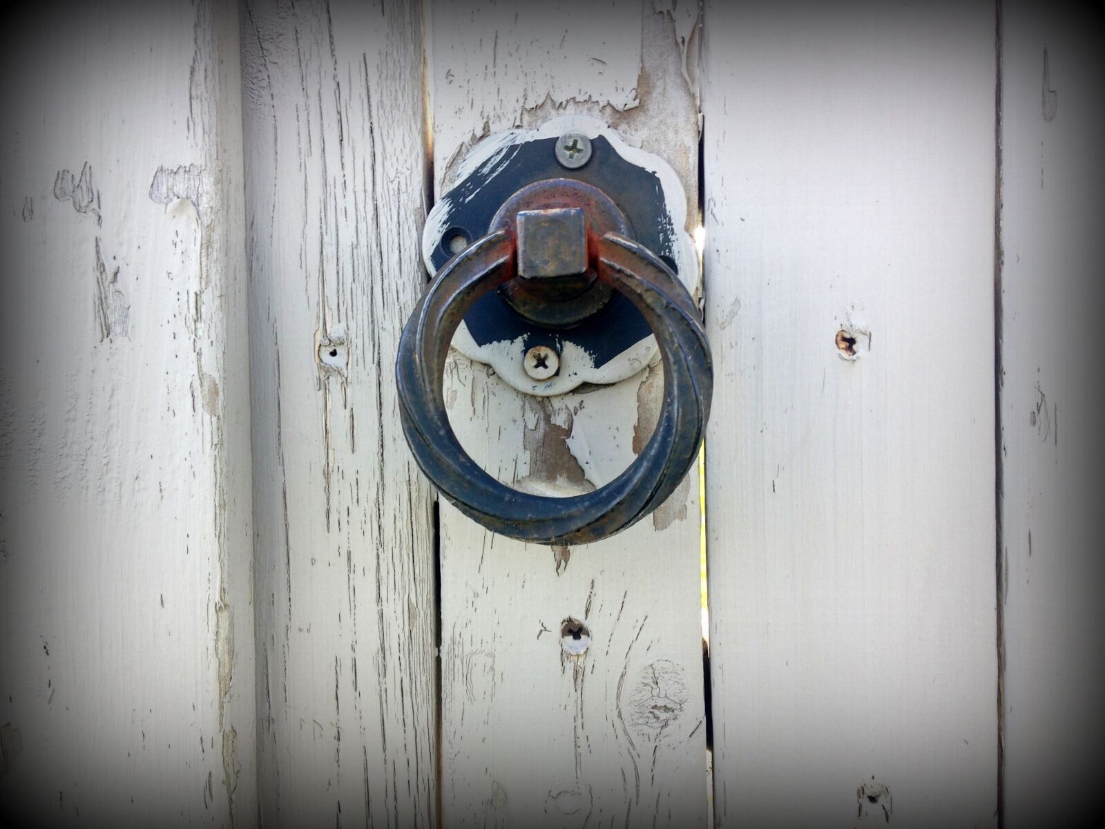 iPhone 5c back camera 4.12mm f/2.4 sample photo. Abstract, door, door, knocker photography