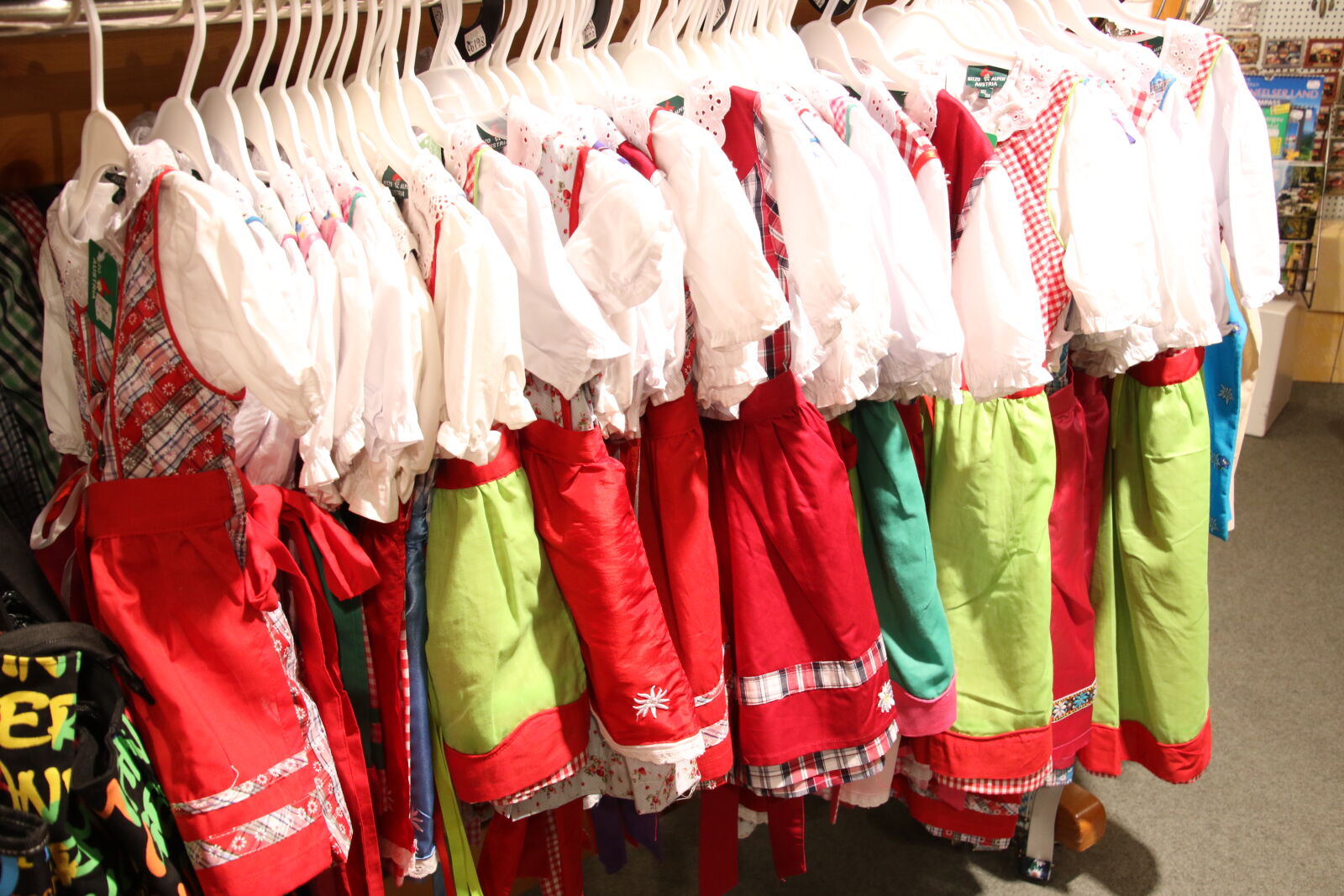 Canon EOS 7D Mark II sample photo. Children, clothes, dresses, green photography