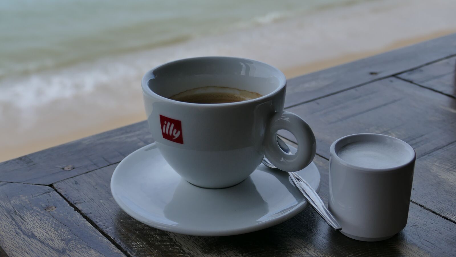 Leica V-Lux (Typ 114) sample photo. Coffee, table, sea photography