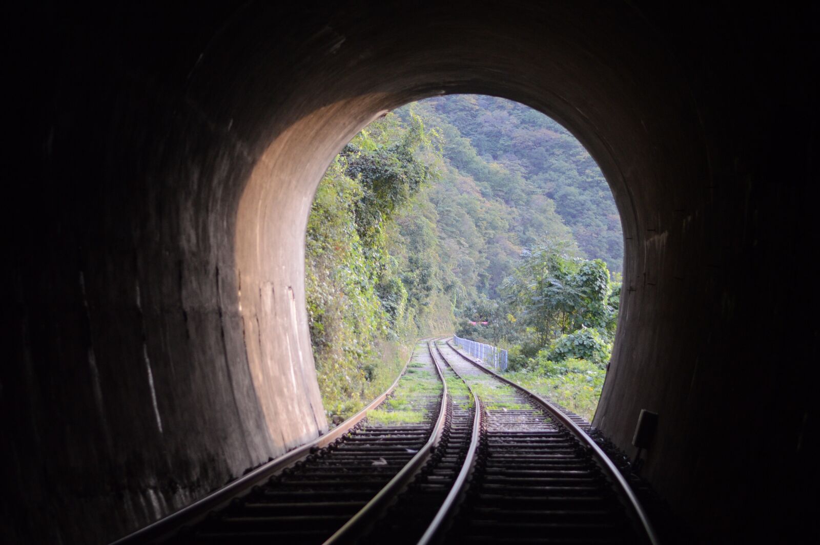 Nikon D3200 sample photo. Track, cave, background photography