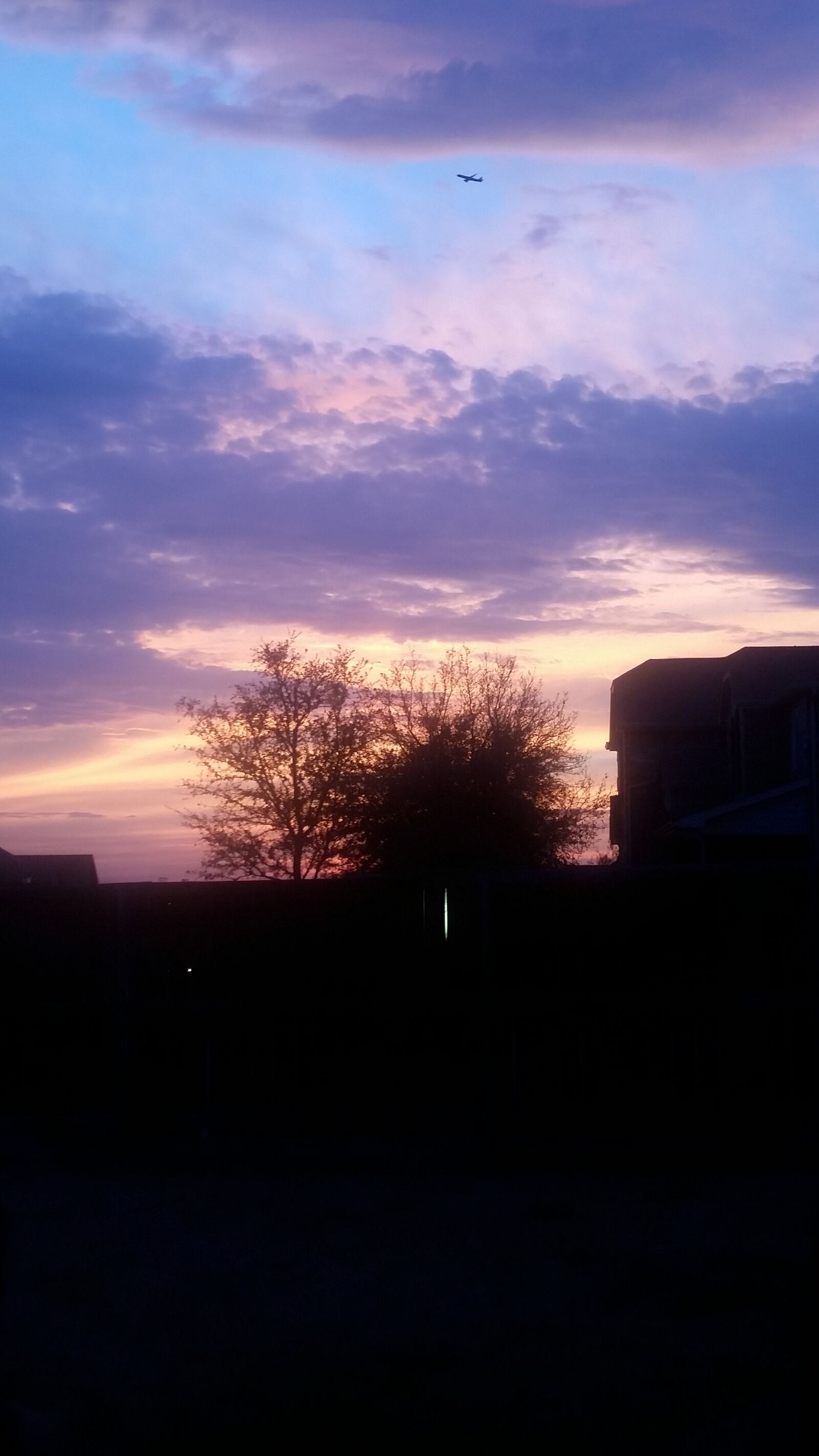 Samsung Galaxy S5 sample photo. Purple, skies, shadows photography
