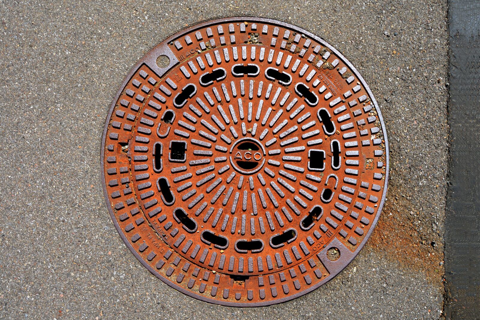 Nikon D3200 sample photo. Texture, shaft, lid photography