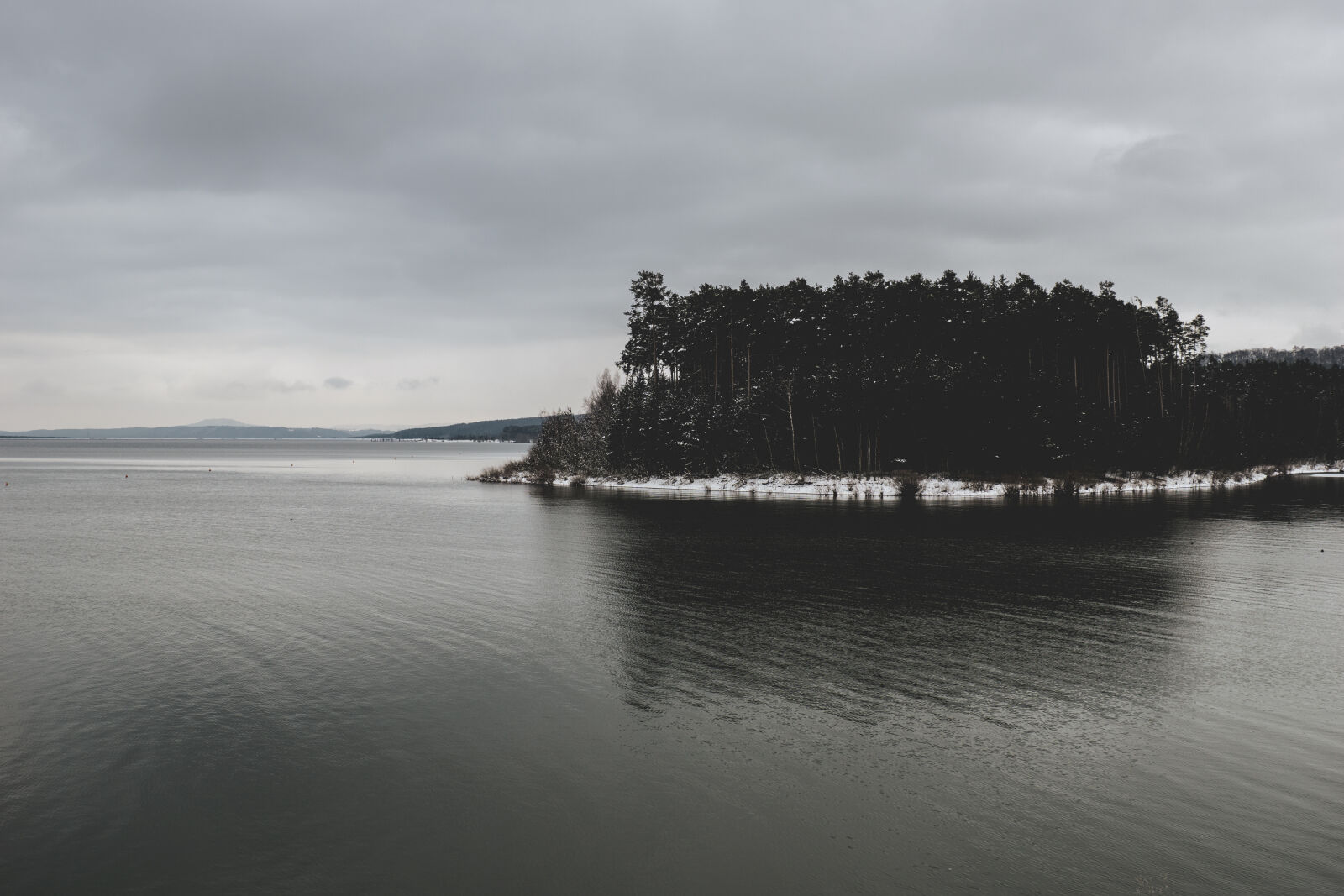 24-70mm F2.8-2.8 SSM sample photo. Cloudy, sky, lake, water photography