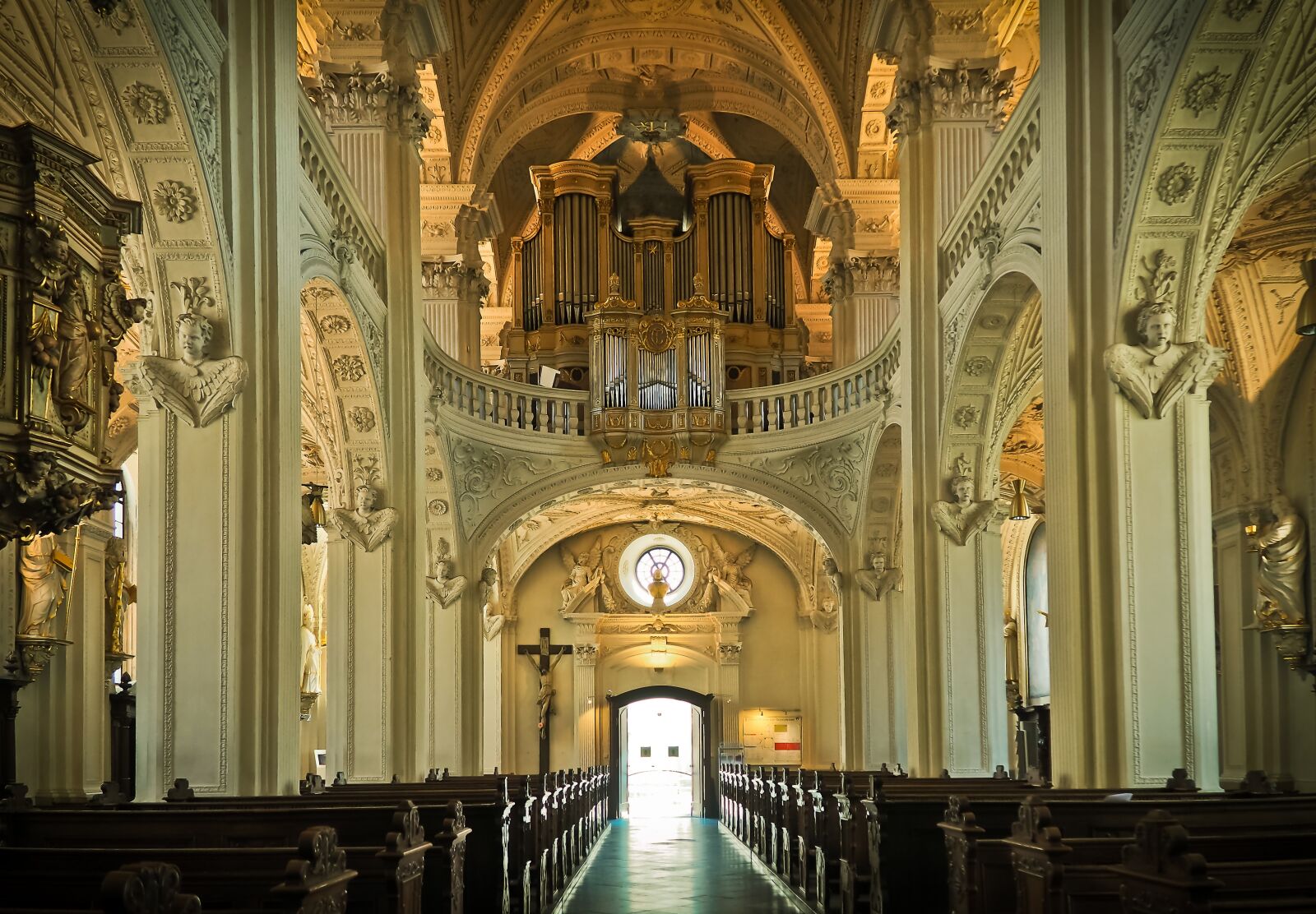 Olympus OM-D E-M10 sample photo. Church, architecture, vault photography