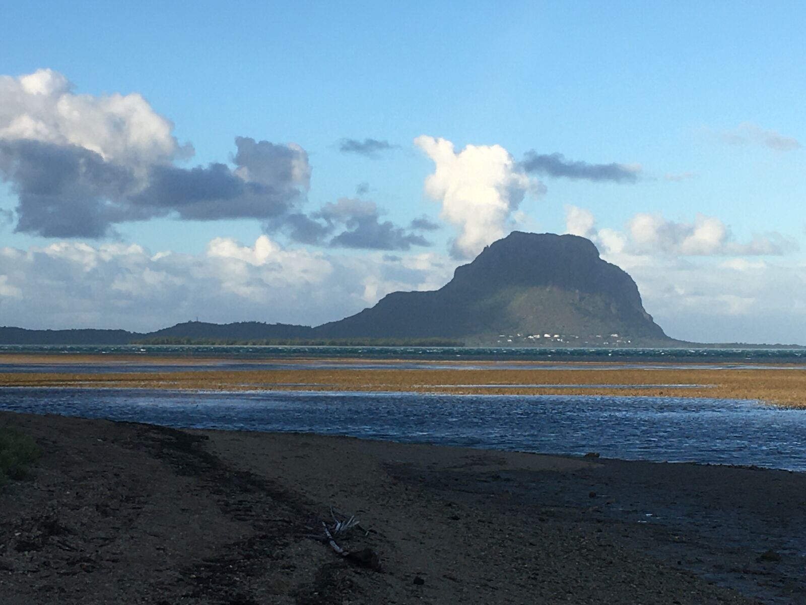 iPhone SE back camera 4.15mm f/2.2 sample photo. Mauritius, morning, sea photography