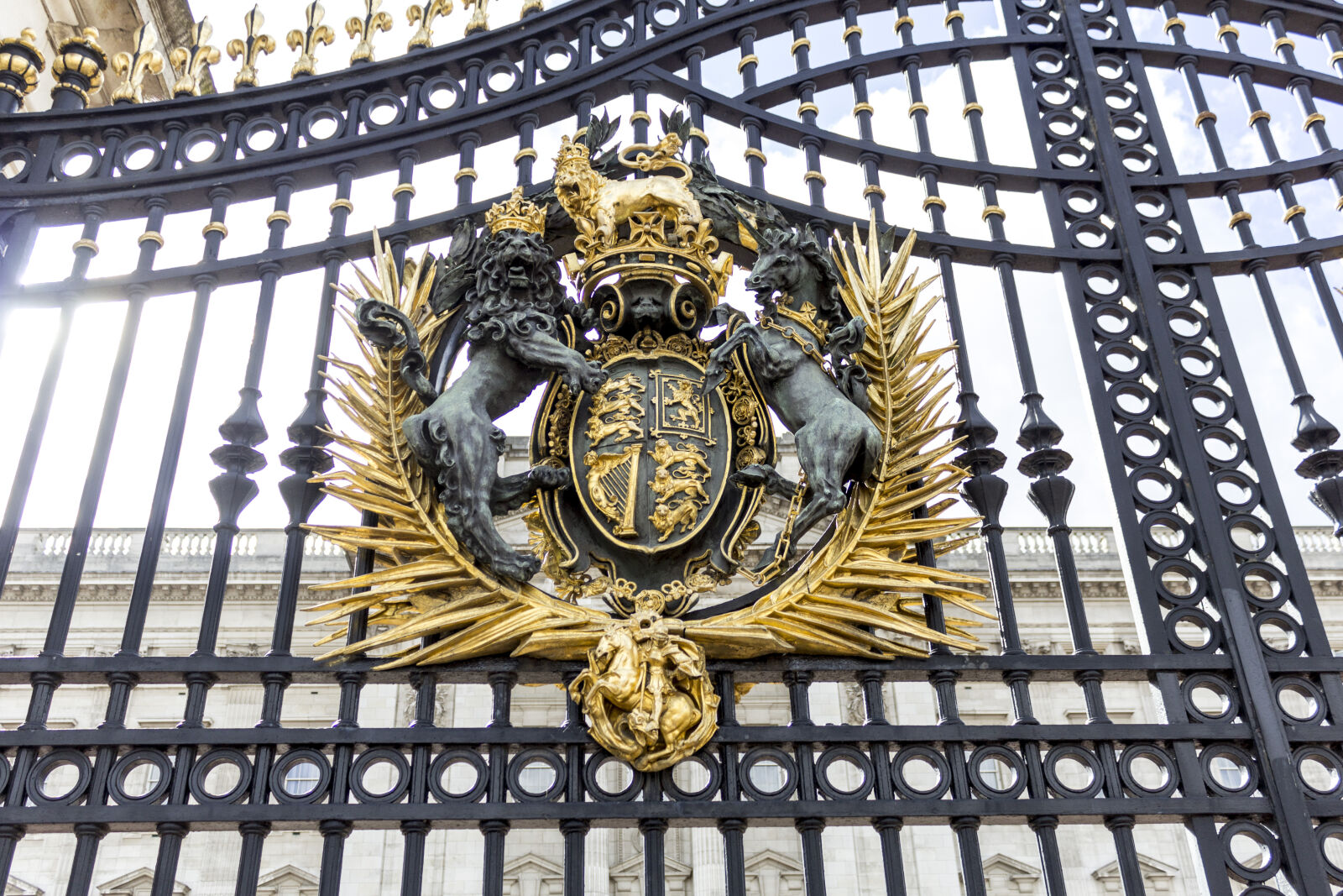 Canon EOS 600D (Rebel EOS T3i / EOS Kiss X5) sample photo. Buckingham, palace, gates, london photography