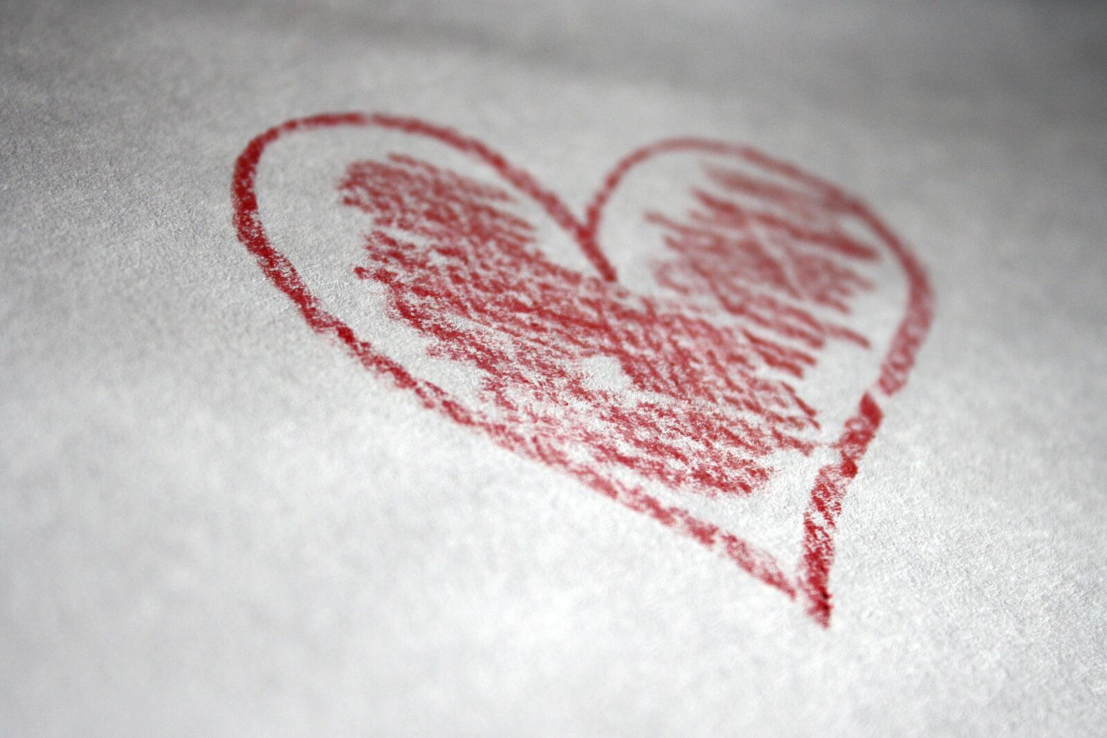 f/3.5-5.6 IS sample photo. Romance, red crayon, heart photography