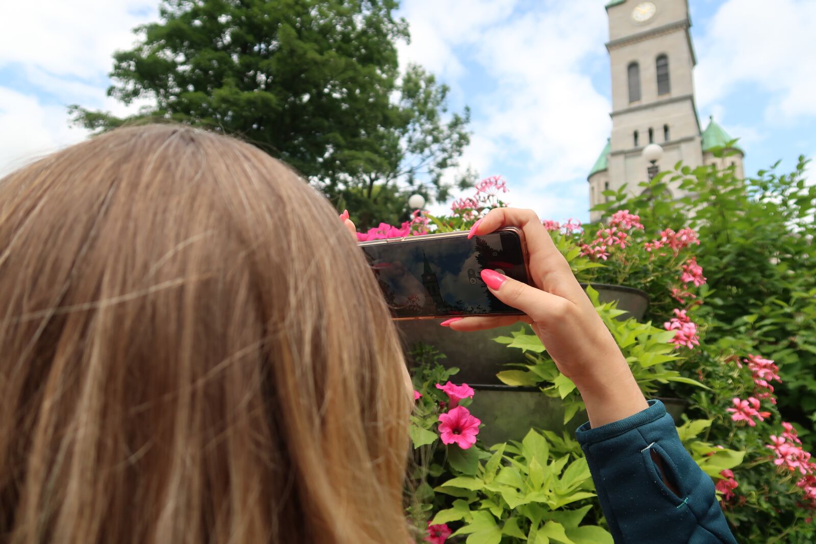 Canon PowerShot G7 X Mark II sample photo. Architecture, person, blond photography