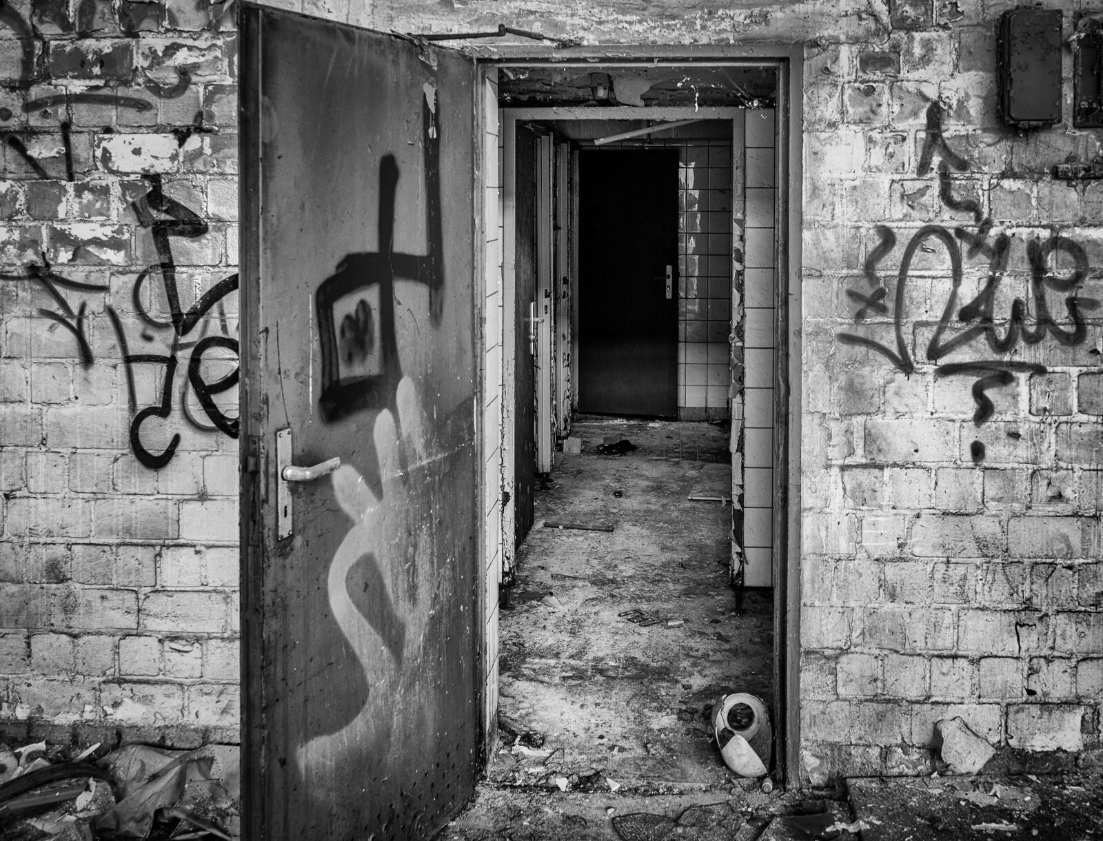 Nikon D3300 sample photo. House, door, doorway, architecture photography