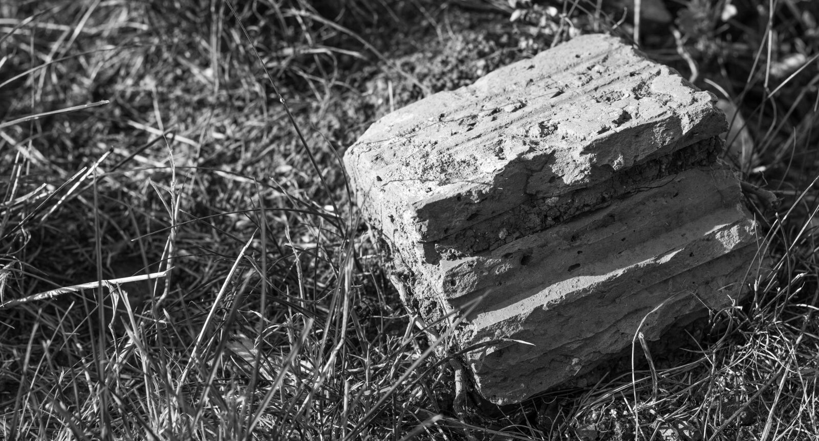 Canon EOS 700D (EOS Rebel T5i / EOS Kiss X7i) + Canon EF 50mm F1.8 STM sample photo. Brick, ground, construction site photography