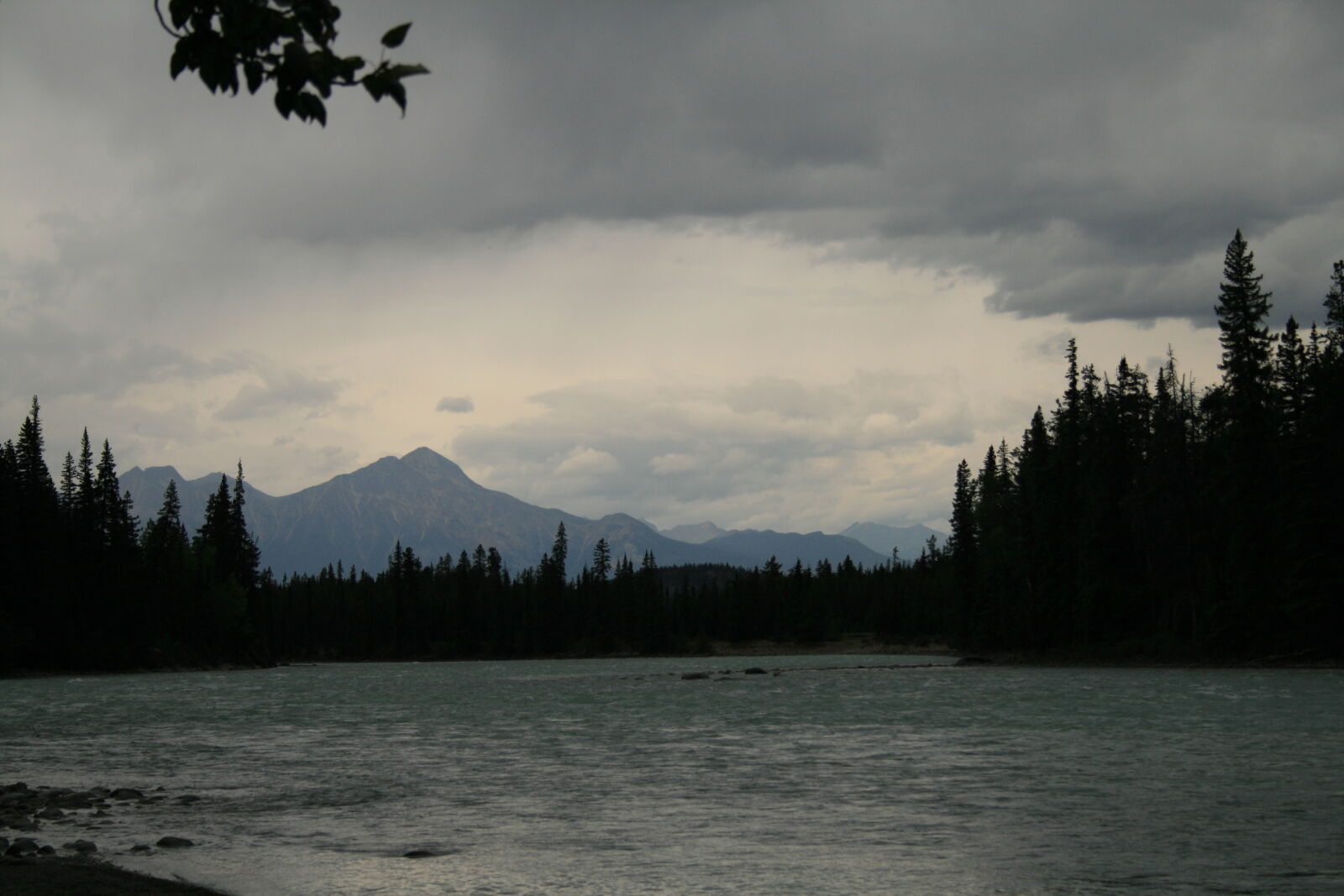 Canon EF-S 18-55mm F3.5-5.6 II sample photo. Evening, lake, mountains, trees photography