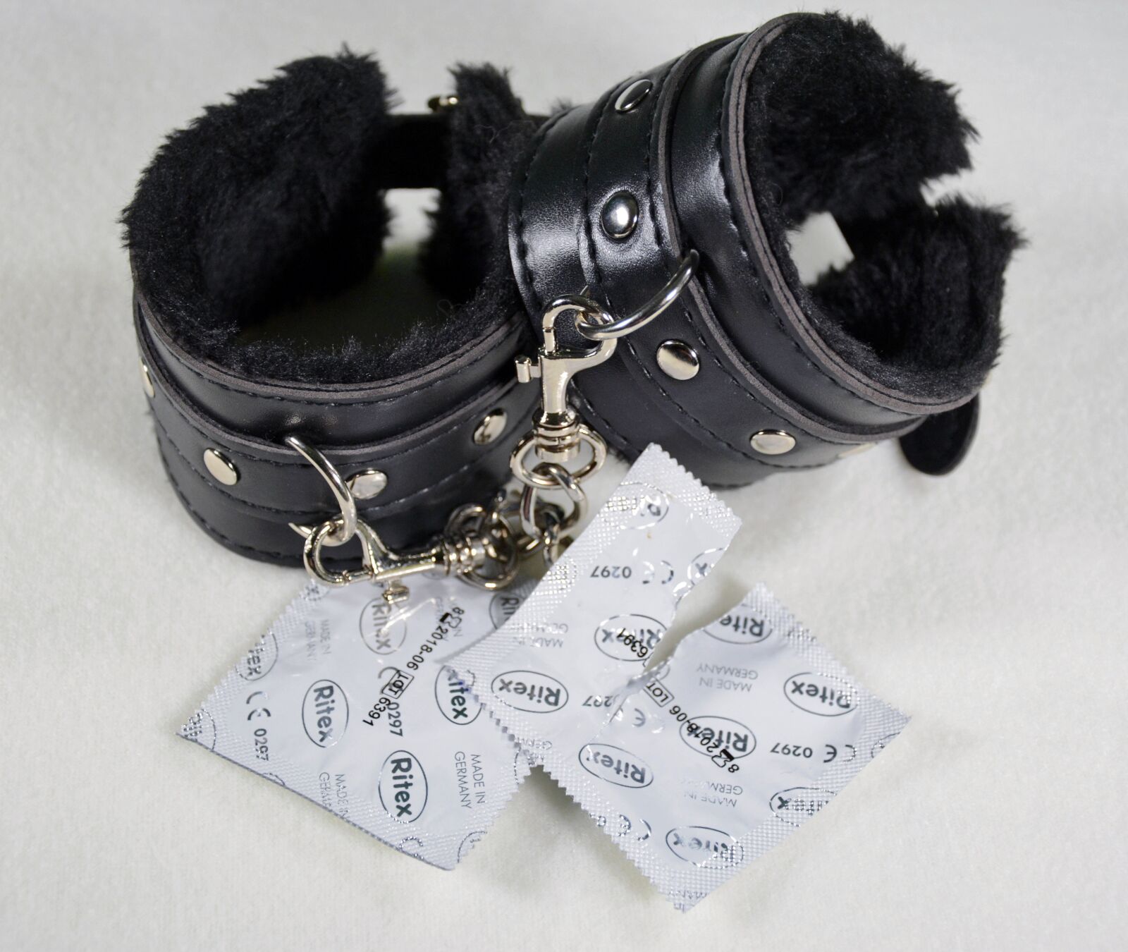 Nikon D5200 sample photo. Handcuffs, sm, sex photography