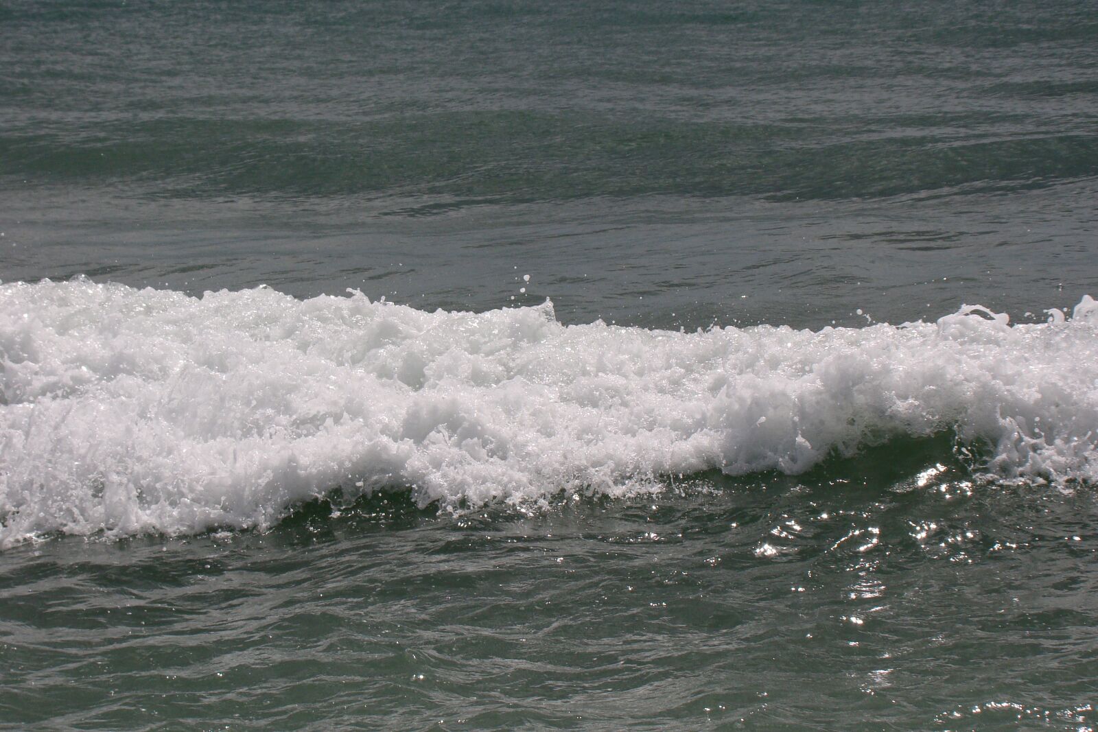 Sony Cyber-shot DSC-H50 sample photo. Waves, foam, cold photography