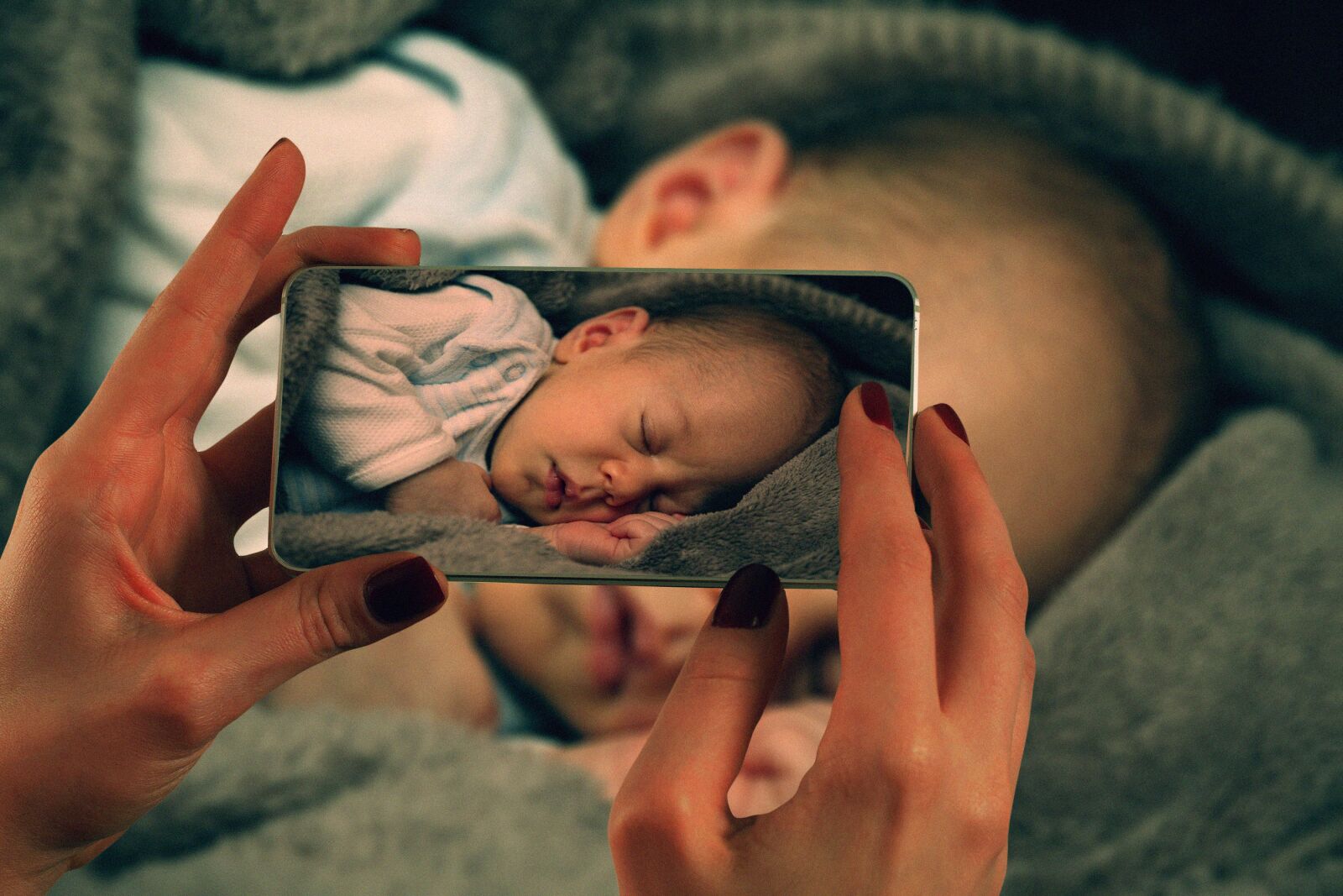 Canon EOS 5D Mark II sample photo. Baby, smartphone, photography photography