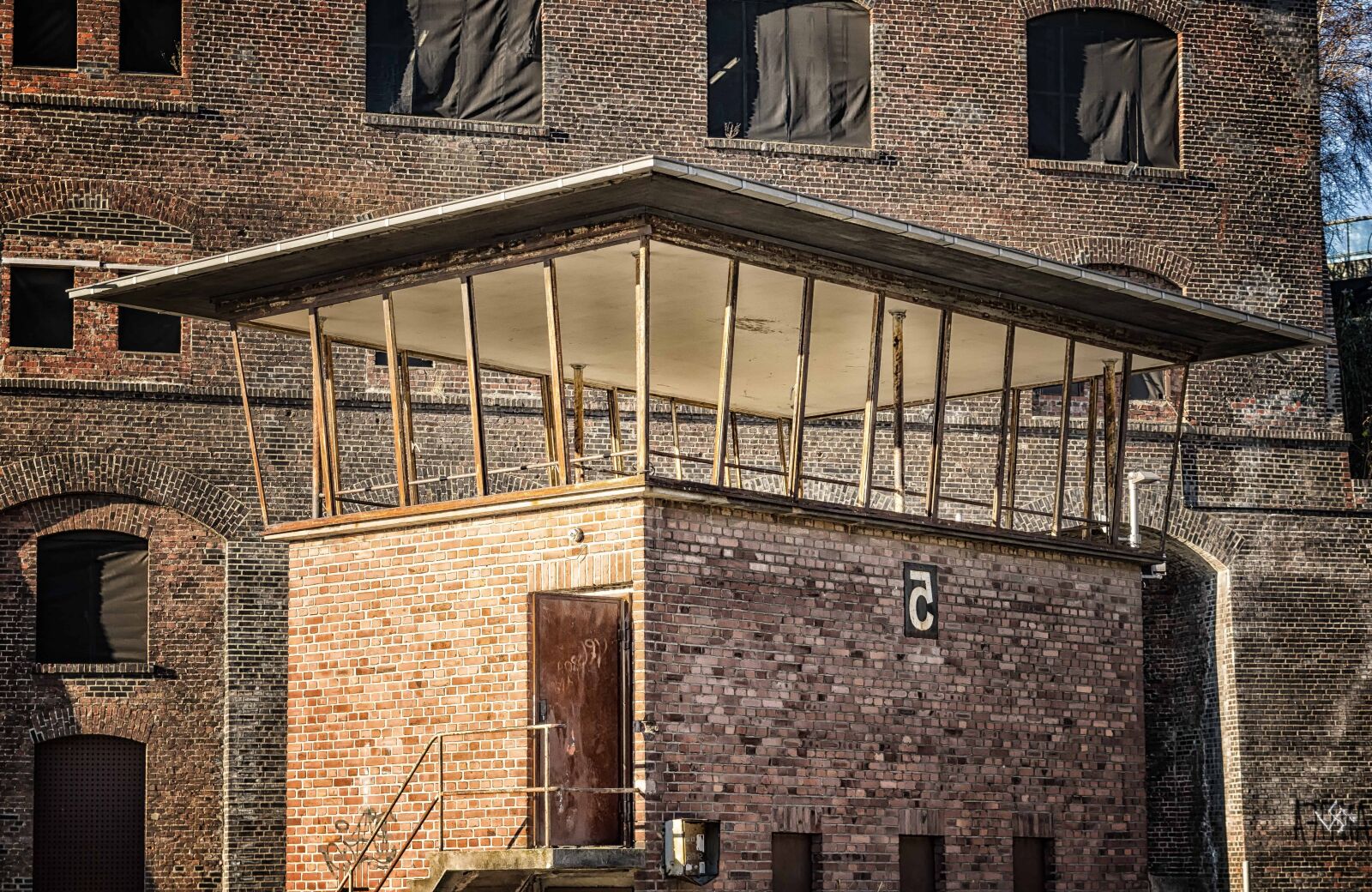 Nikon D3300 sample photo. City, door, brick wall photography
