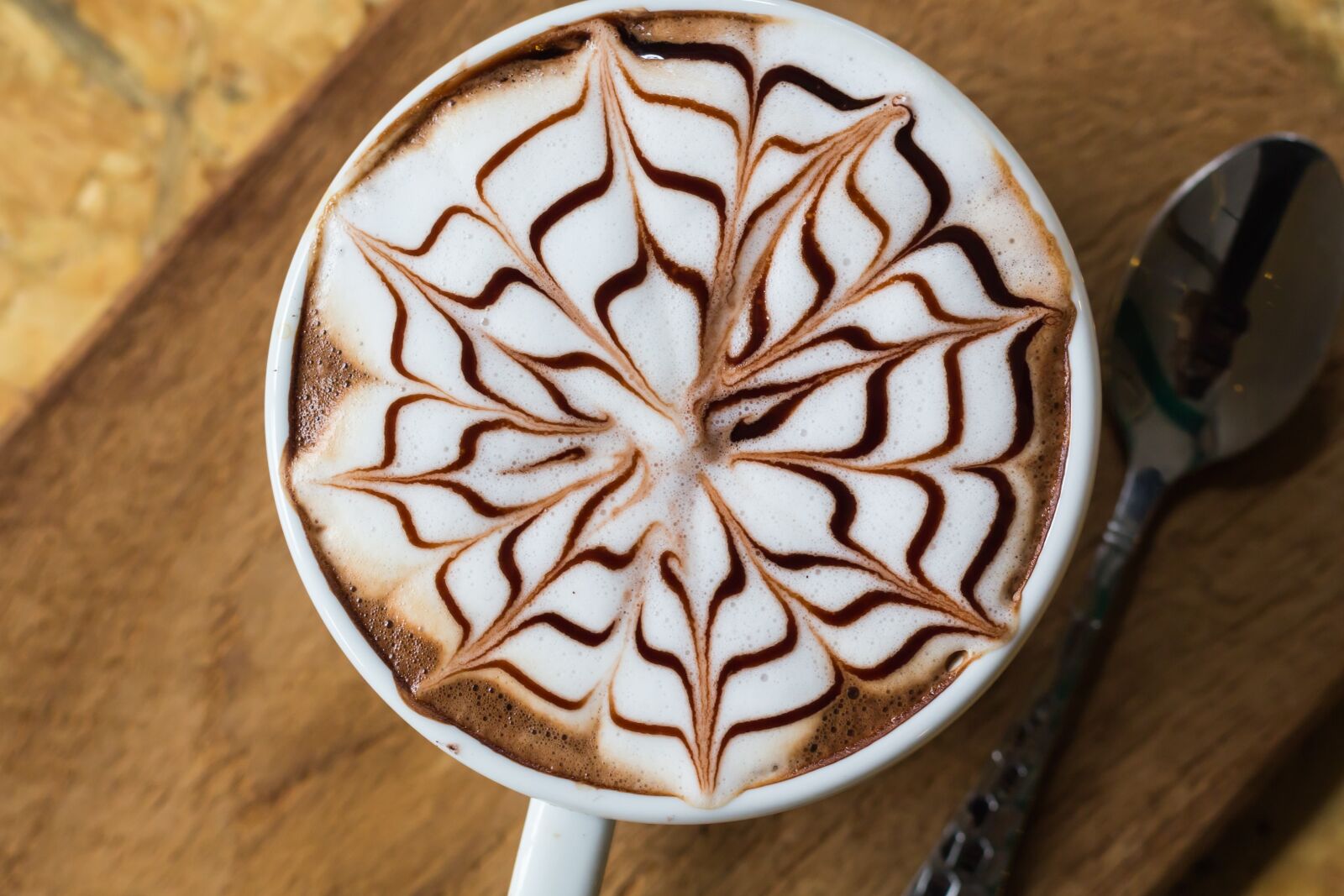 Canon EOS 700D (EOS Rebel T5i / EOS Kiss X7i) + Canon EF 50mm F1.8 STM sample photo. Cappuccino, beverage, in the photography