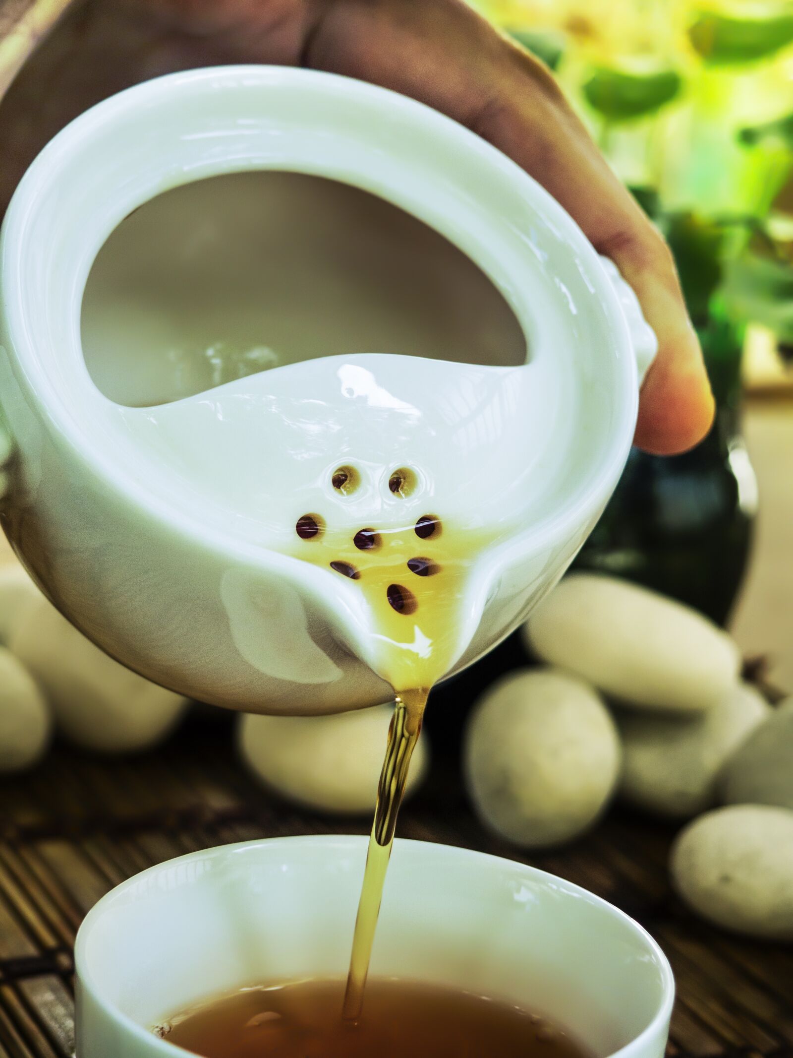 Olympus OM-D E-M10 sample photo. Pouring tea, tea, tea photography