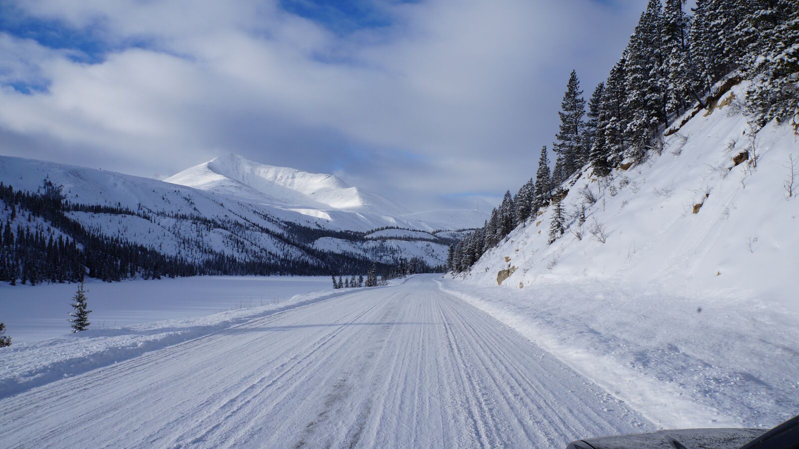 Sony Alpha NEX-F3 + Sony E 18-55mm F3.5-5.6 OSS sample photo. Alaska highway, summit lake photography