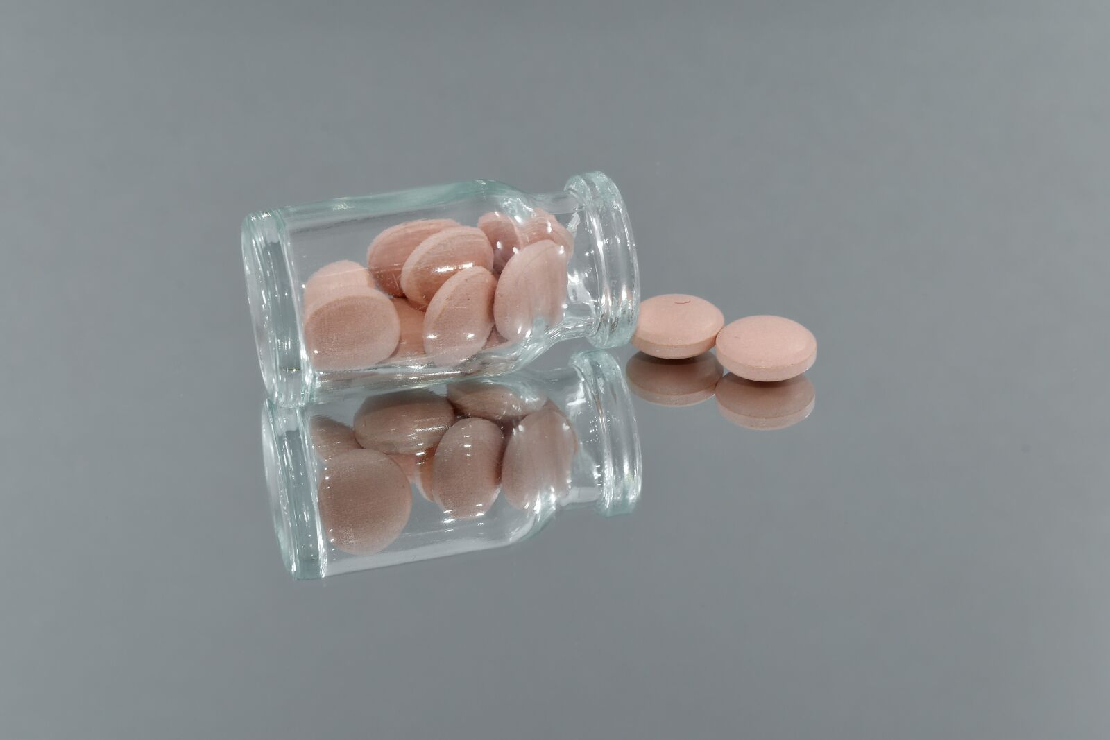 Nikon D5500 sample photo. Drugs, medication, painkiller, pill photography