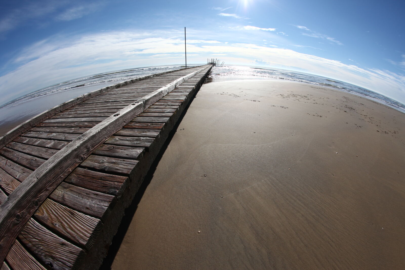 Canon EF 15mm F2.8 Fisheye sample photo. Beach, daylight, dock, fish photography