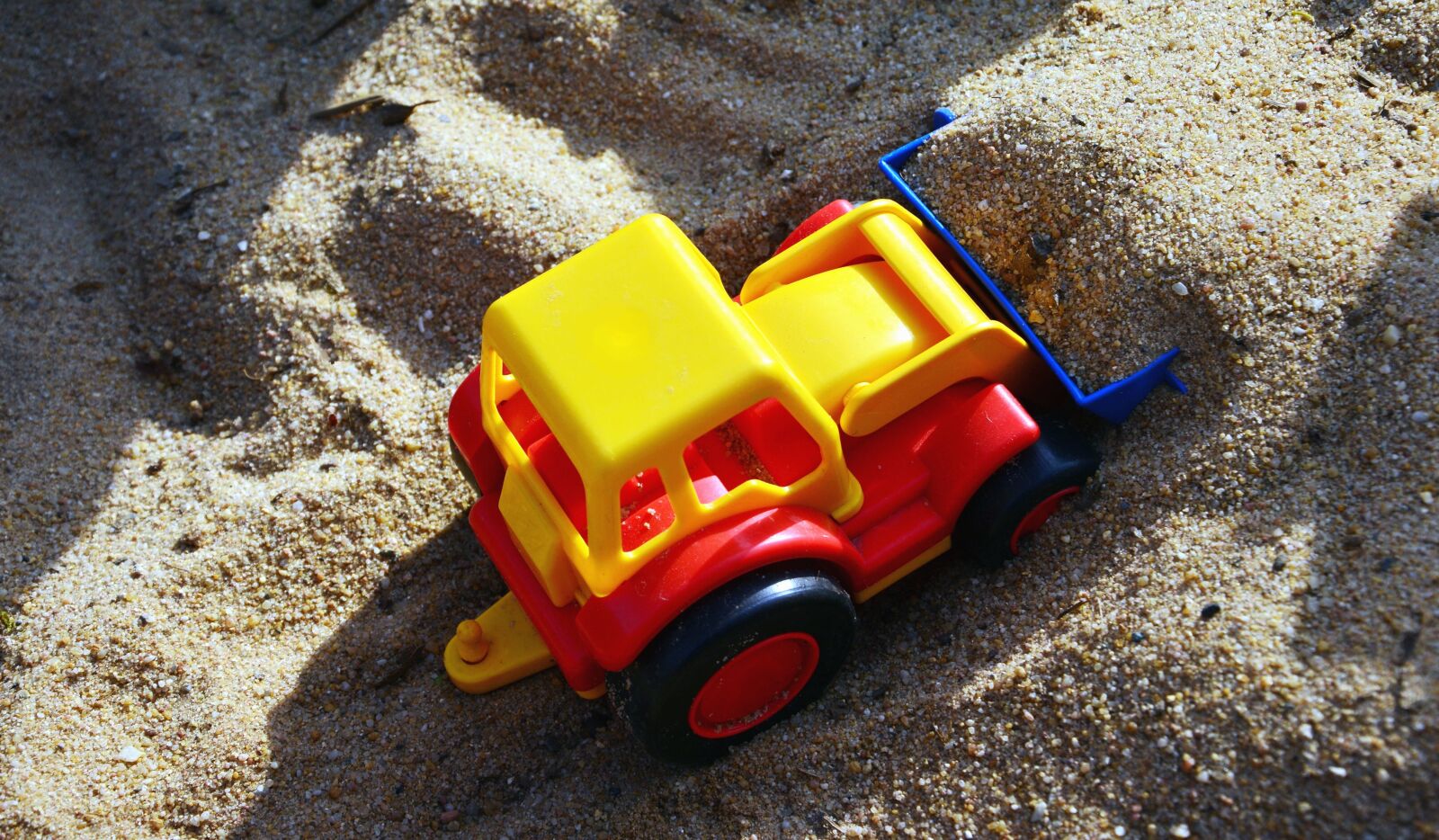 Nikon D5200 sample photo. Excavator, toy, sand, child photography