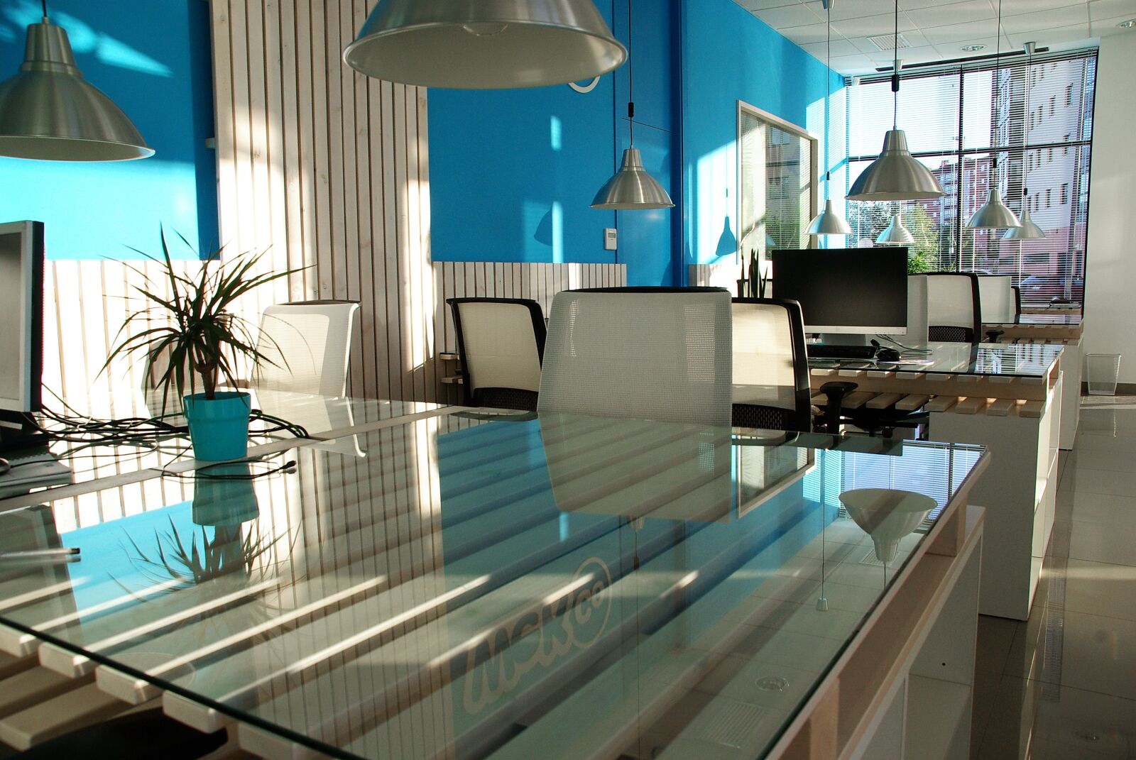 Pentax K10D sample photo. Office space, office, sunny photography