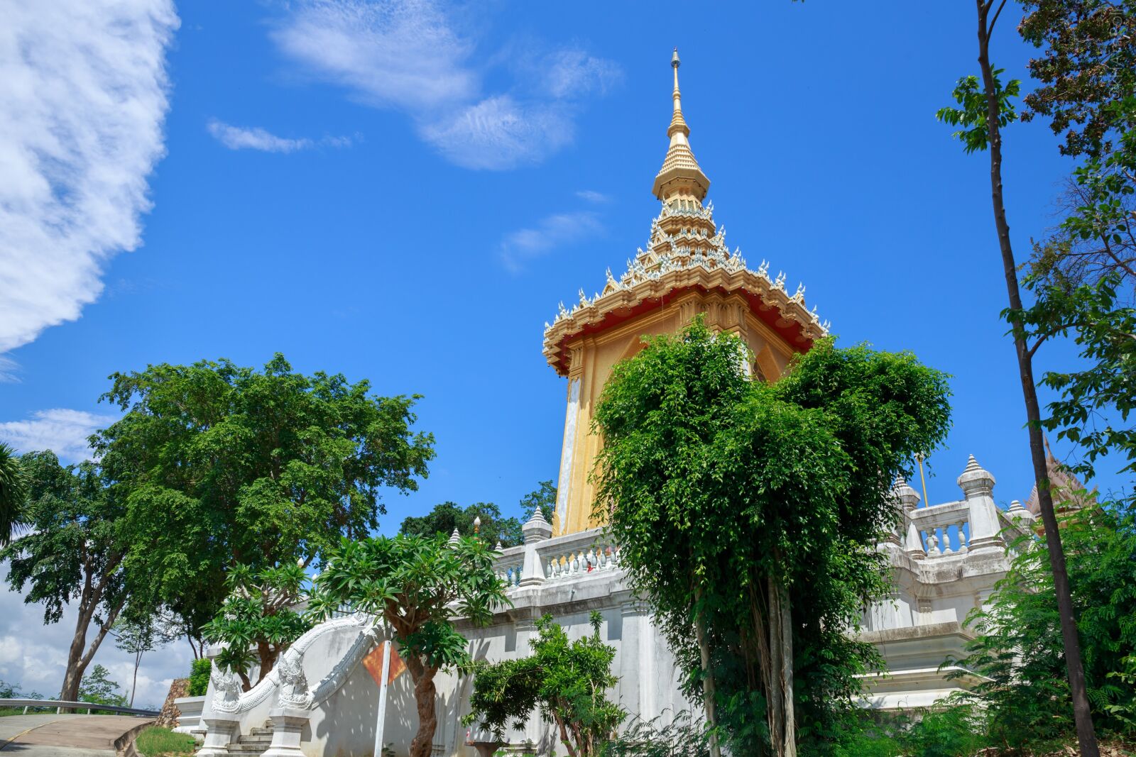 Canon EF 24-70mm F4L IS USM sample photo. Chonburi, wat, thailand photography