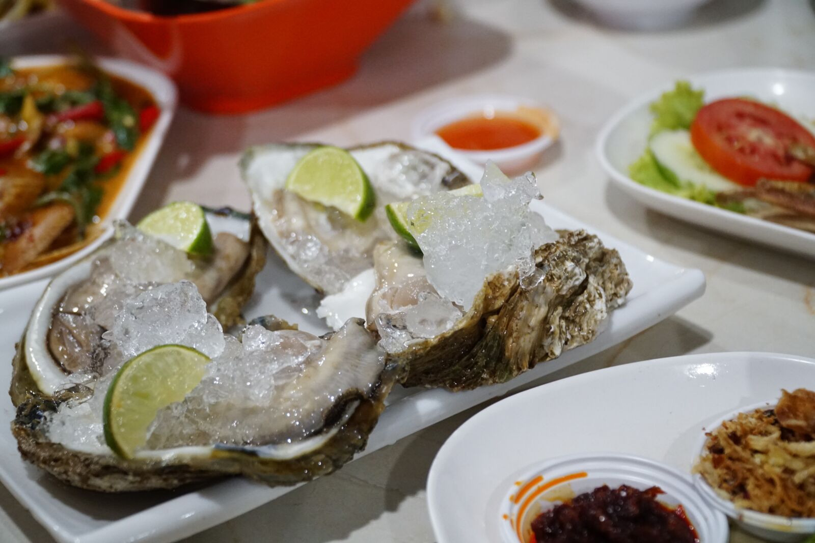 Sony a6300 + Sony E PZ 18-105mm F4 G OSS sample photo. Oyster, seafood, thaifood photography