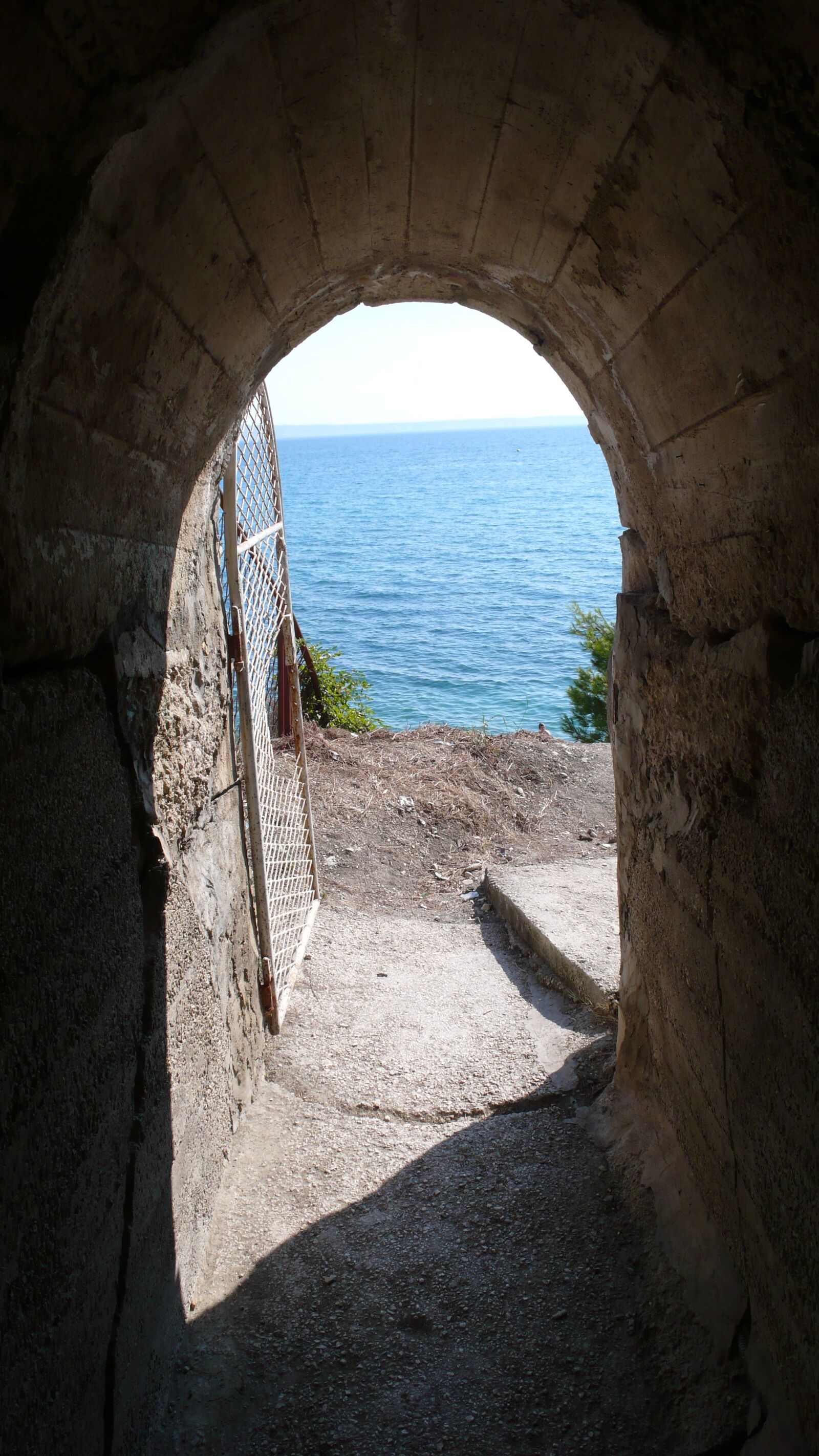 Panasonic DMC-LX2 sample photo. Croatia, podstrana, archway photography