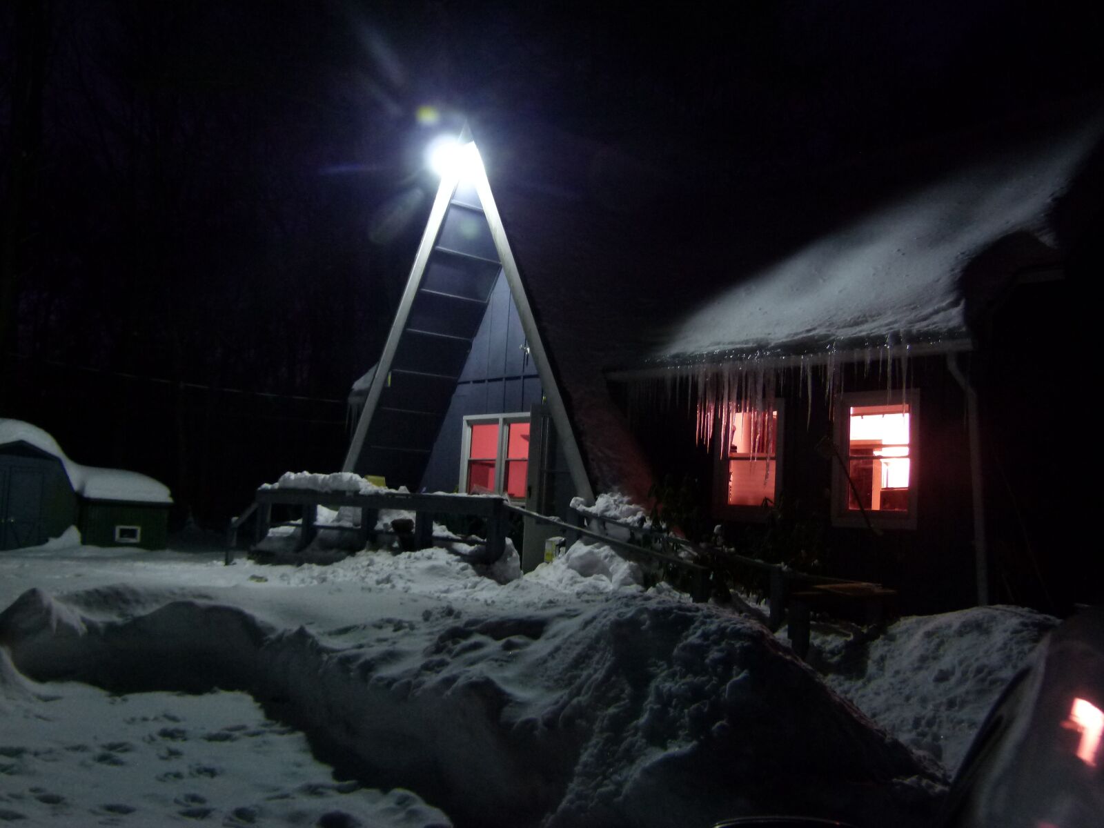 Panasonic Lumix DMC-FZ100 sample photo. Winter, night, house photography