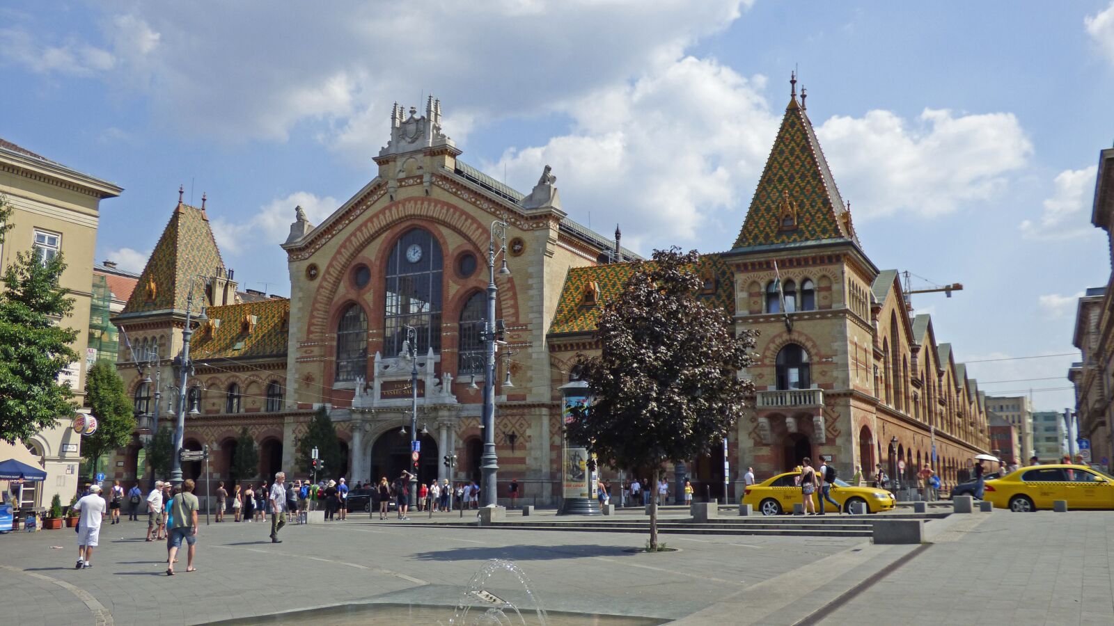 Panasonic Lumix DMC-FZ70 sample photo. Budapest, great market hall photography